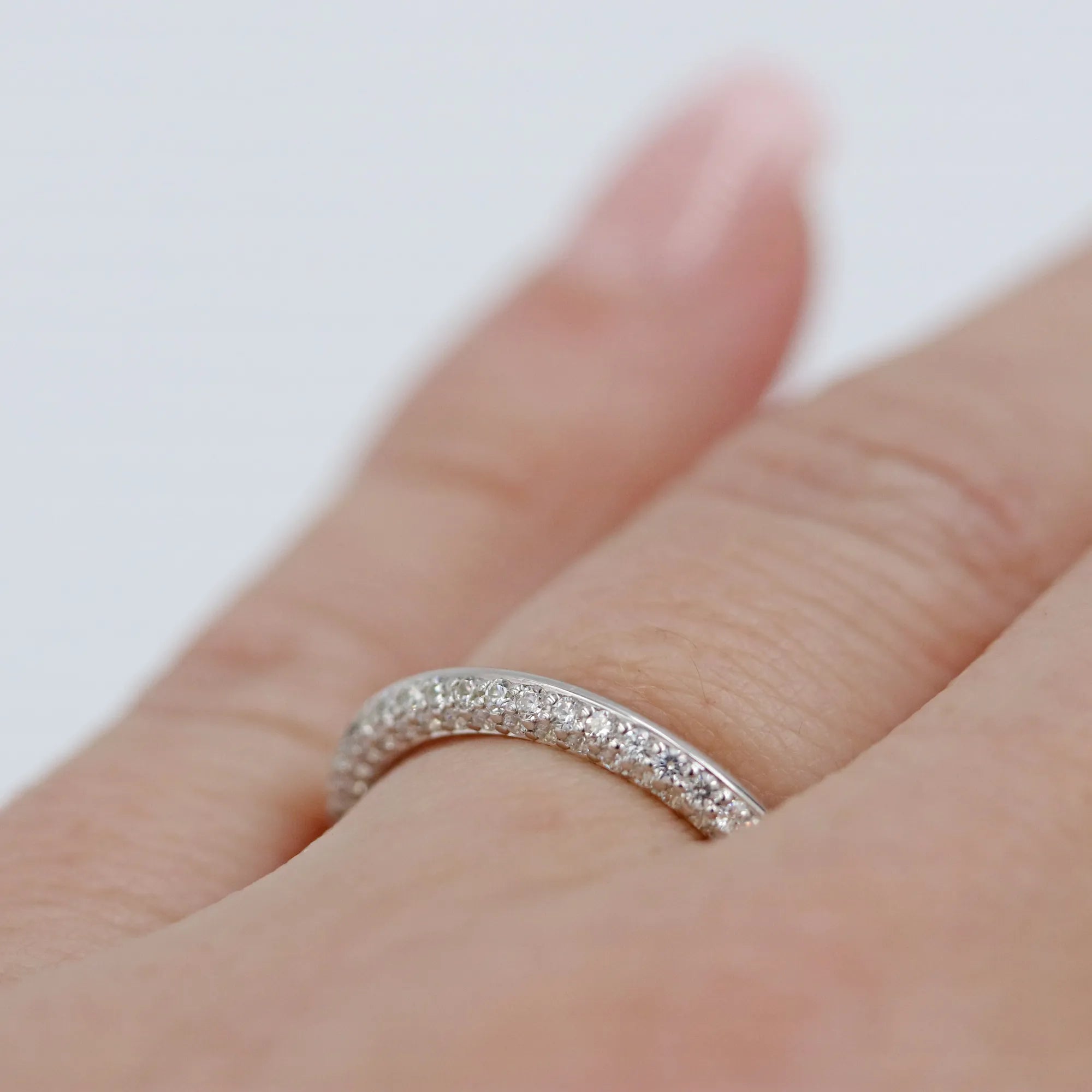 Aure 27-VG18k__hand_5