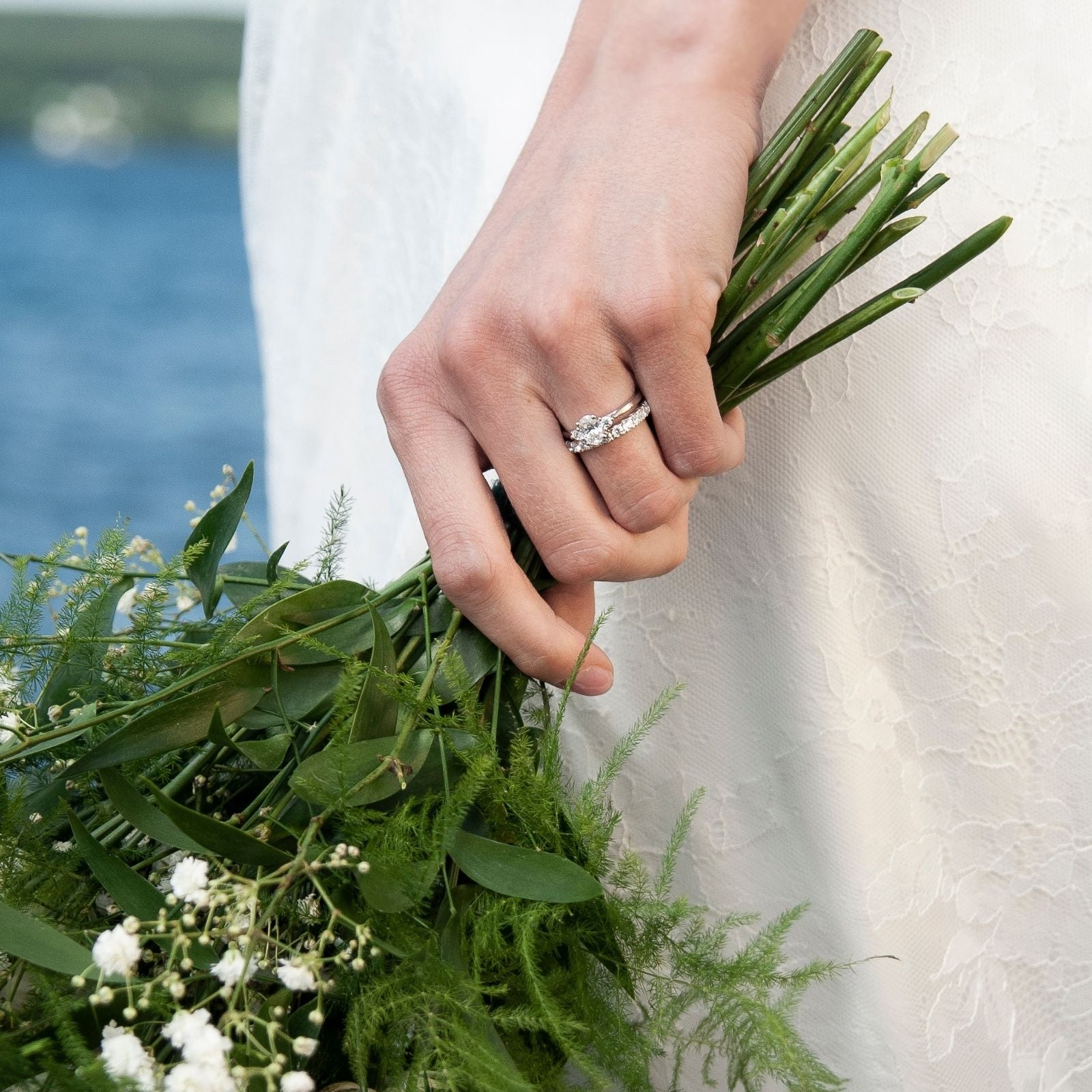 Vigselring med diamant Eterna från Schalins