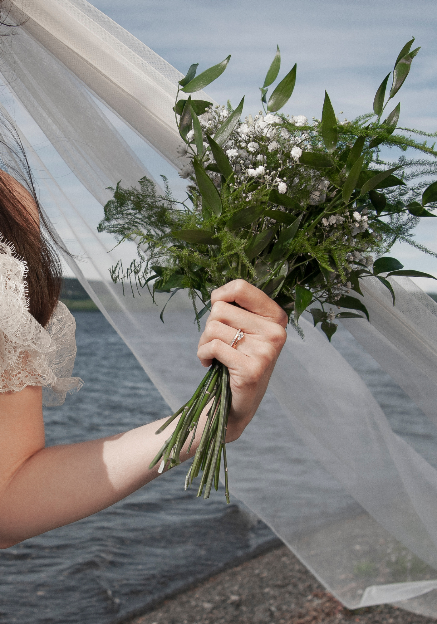 Vigselring med diamant från Eterna av Schalins