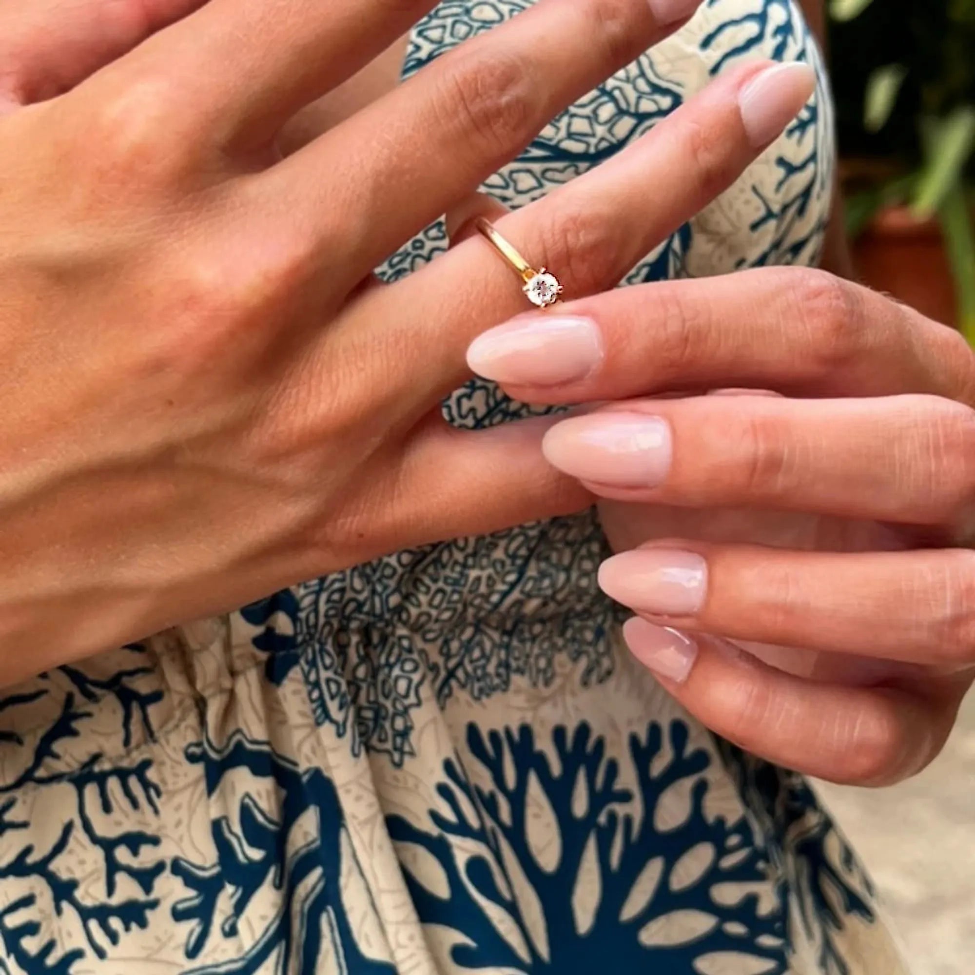 S_AURE_BRILLIANT_RG18K__hand_5