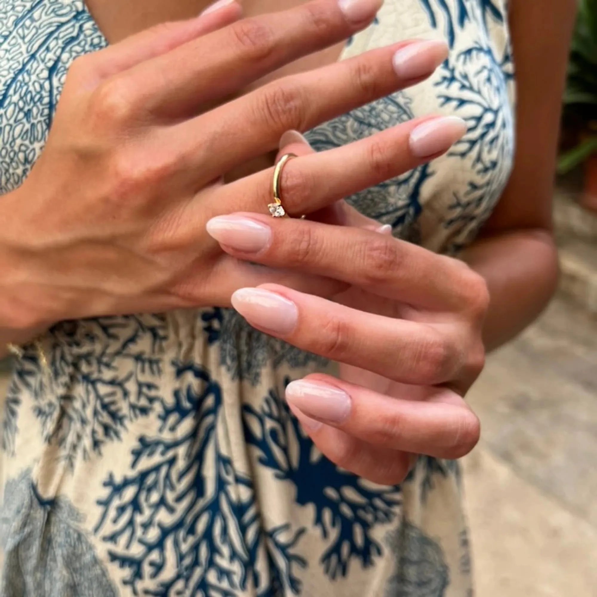 S_AURE_BRILLIANT_RG18K__hand_6