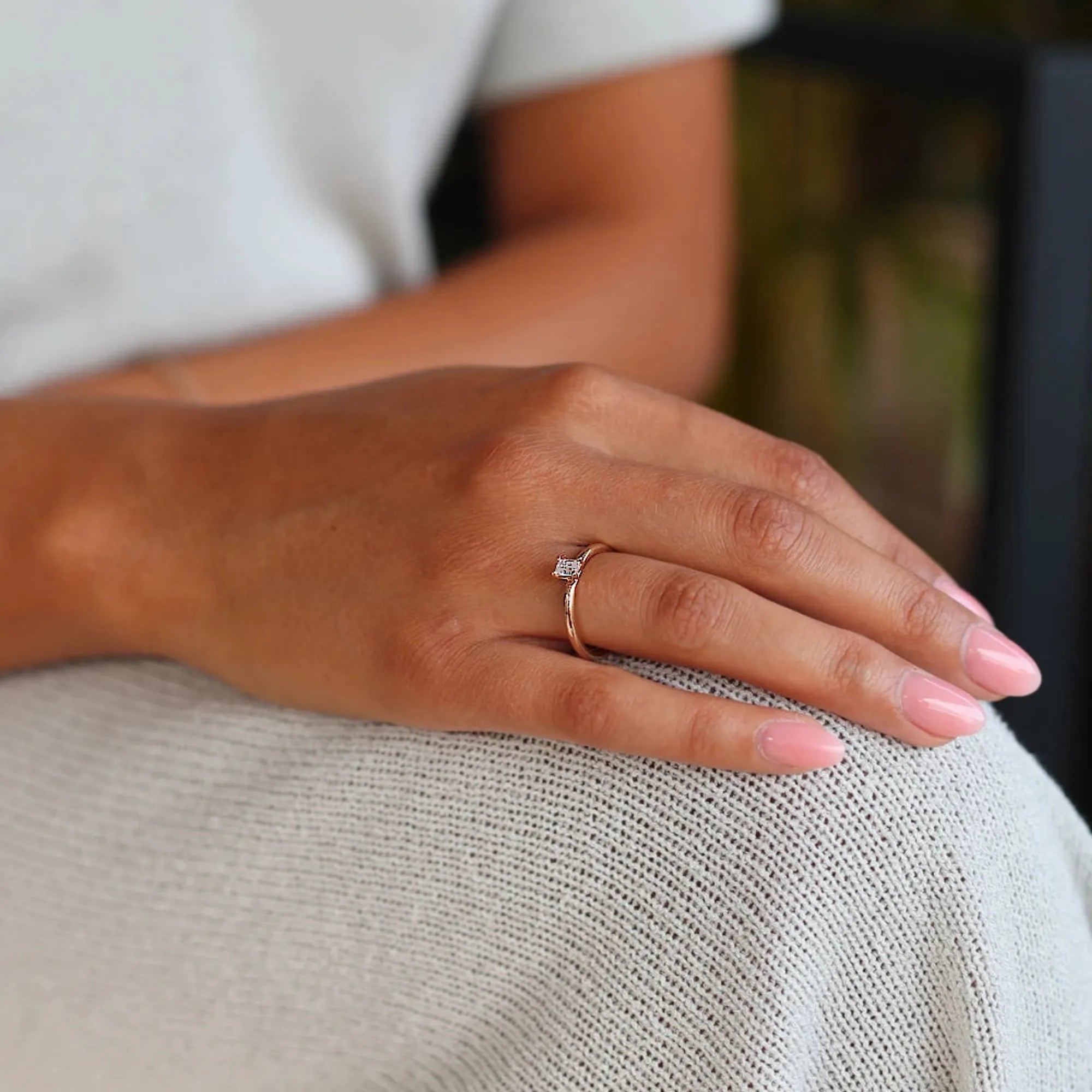 S_AURE_EMERALD_RG18K__hand_5