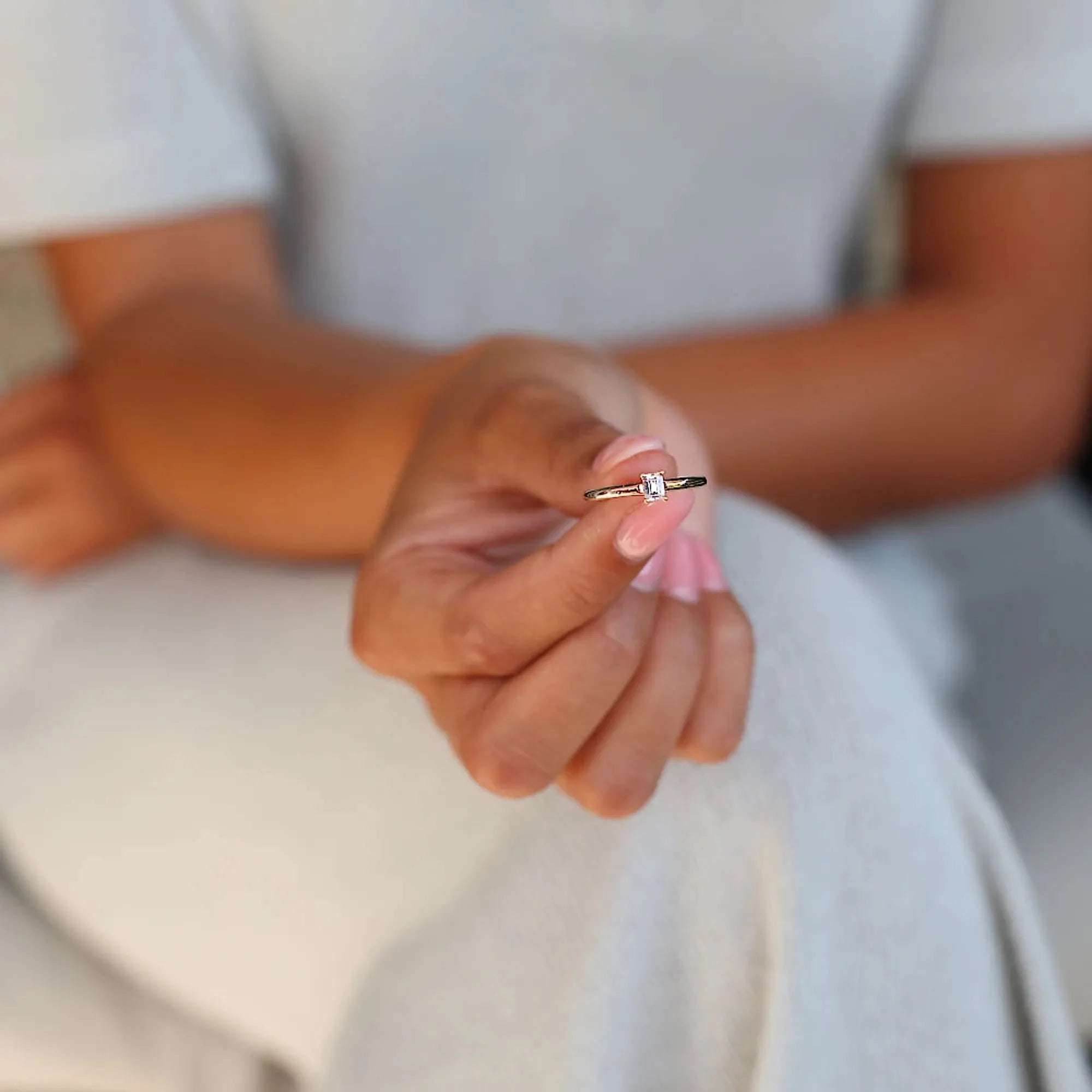 S_AURE_EMERALD_RG18K__hand_7