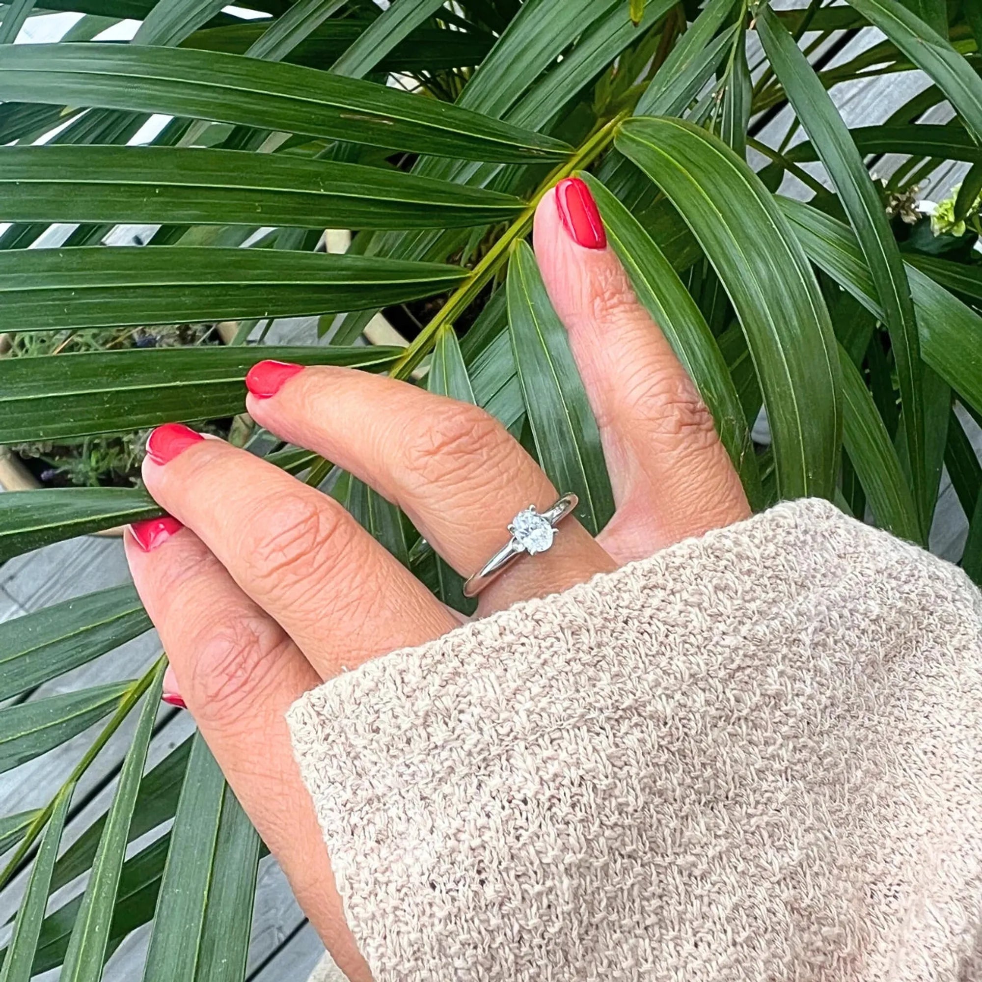 S_AURE_OVAL_SI935__hand_7