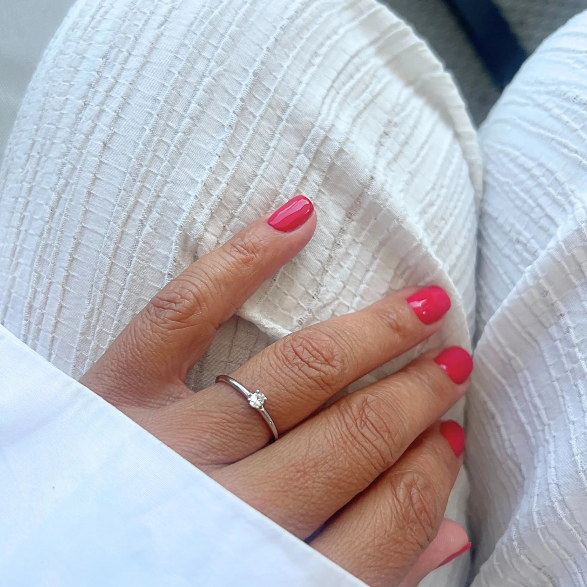 S_AURE_OVAL_VG14K__hand_7