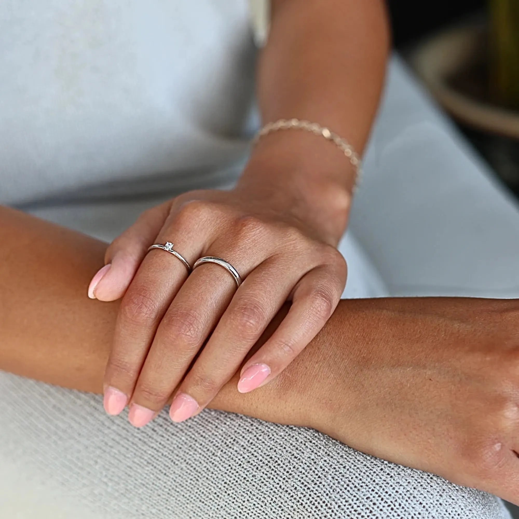 S_AURE_OVAL_VG18K__hand_9