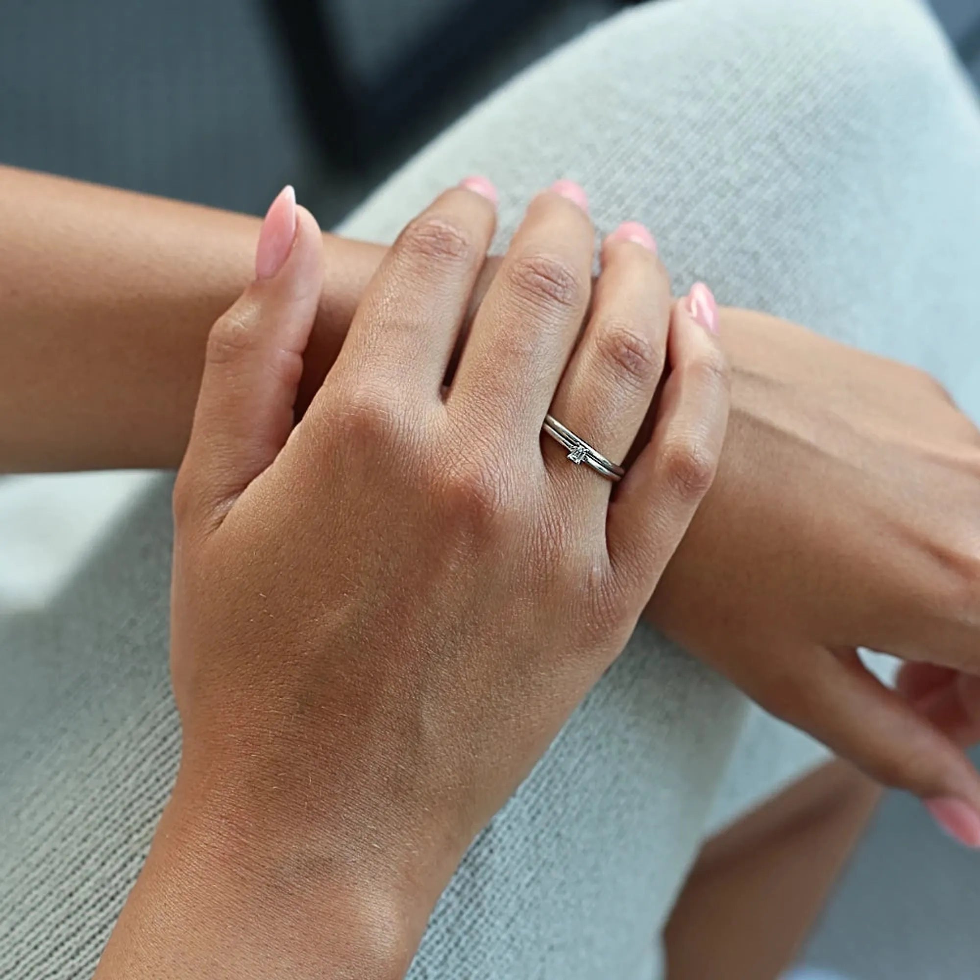 S_AURE_PLAIN_SI935__hand_2