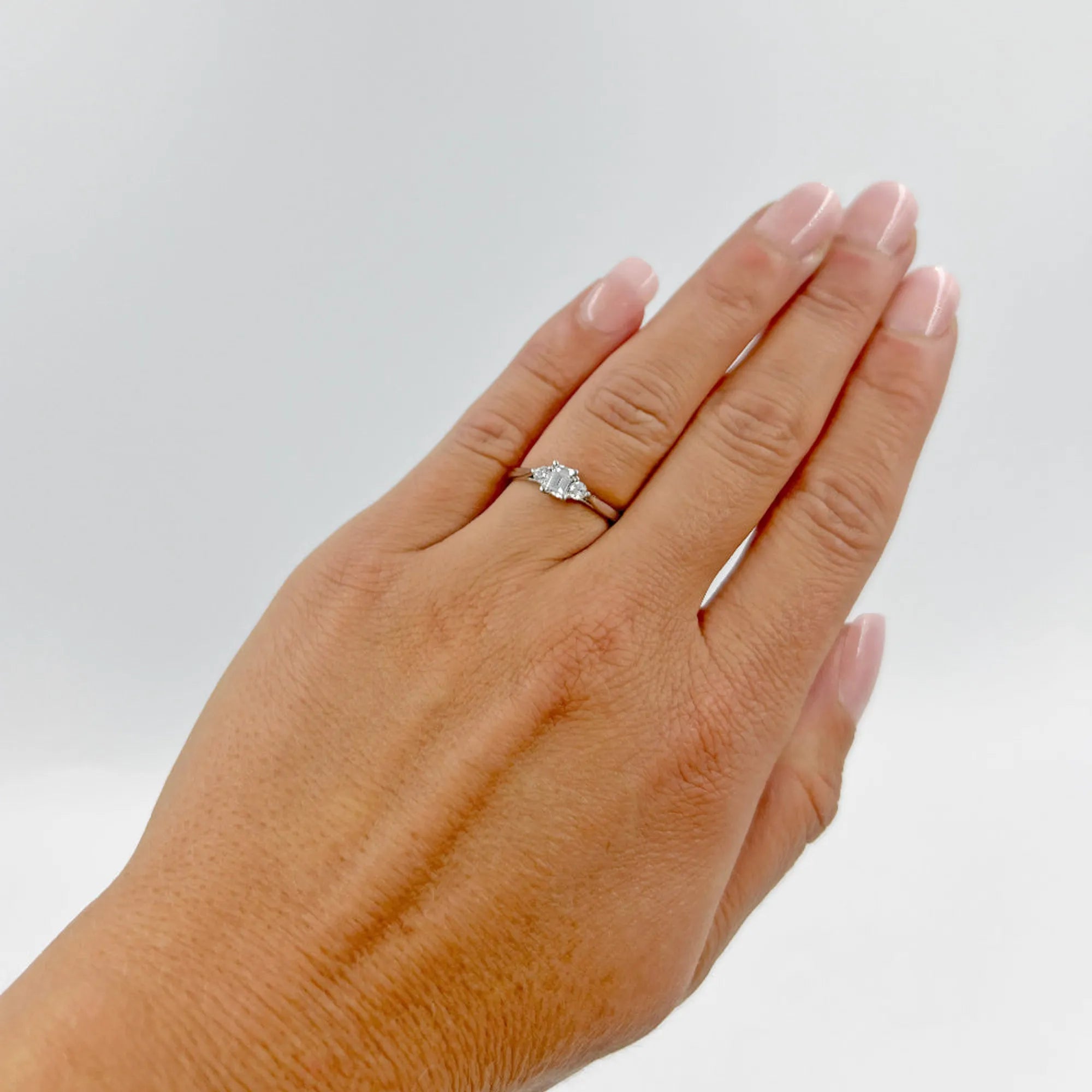 S_ETERNA_3ST_EM_PT950__hand_2