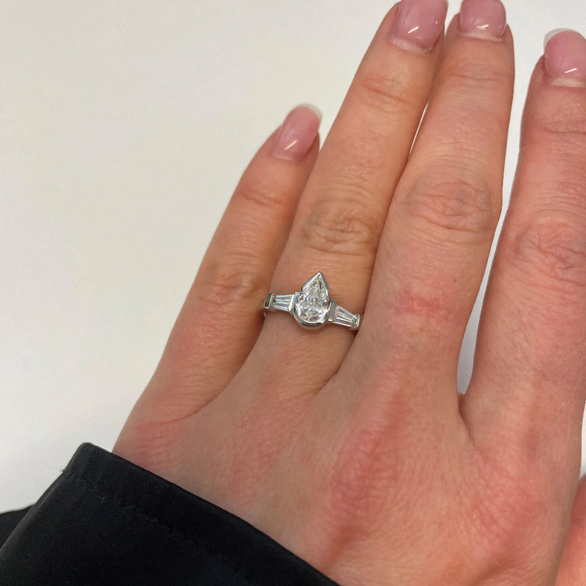 S_Eloge_VG18K__hand_2