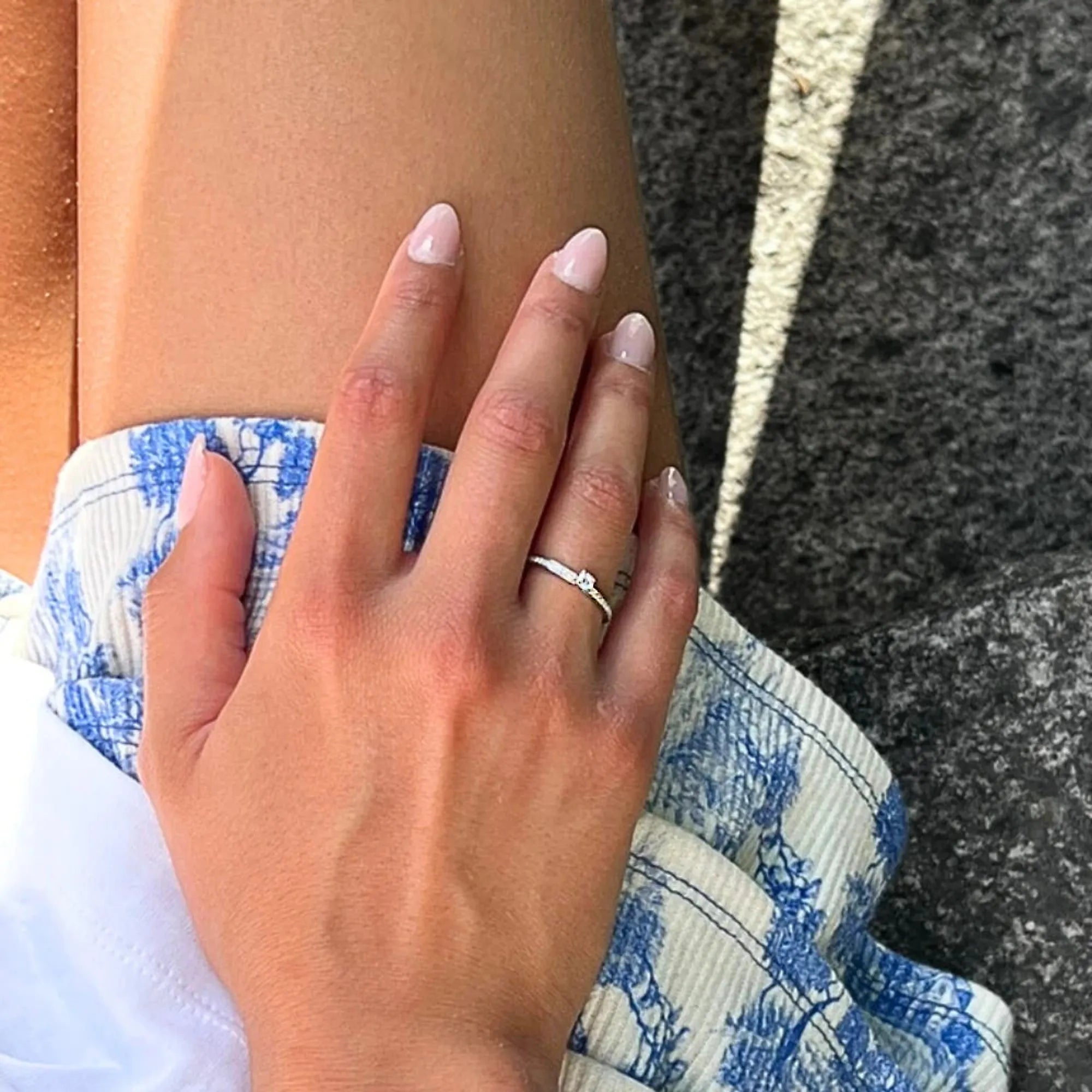 S_Glimmer A02_VG18K__hand_2