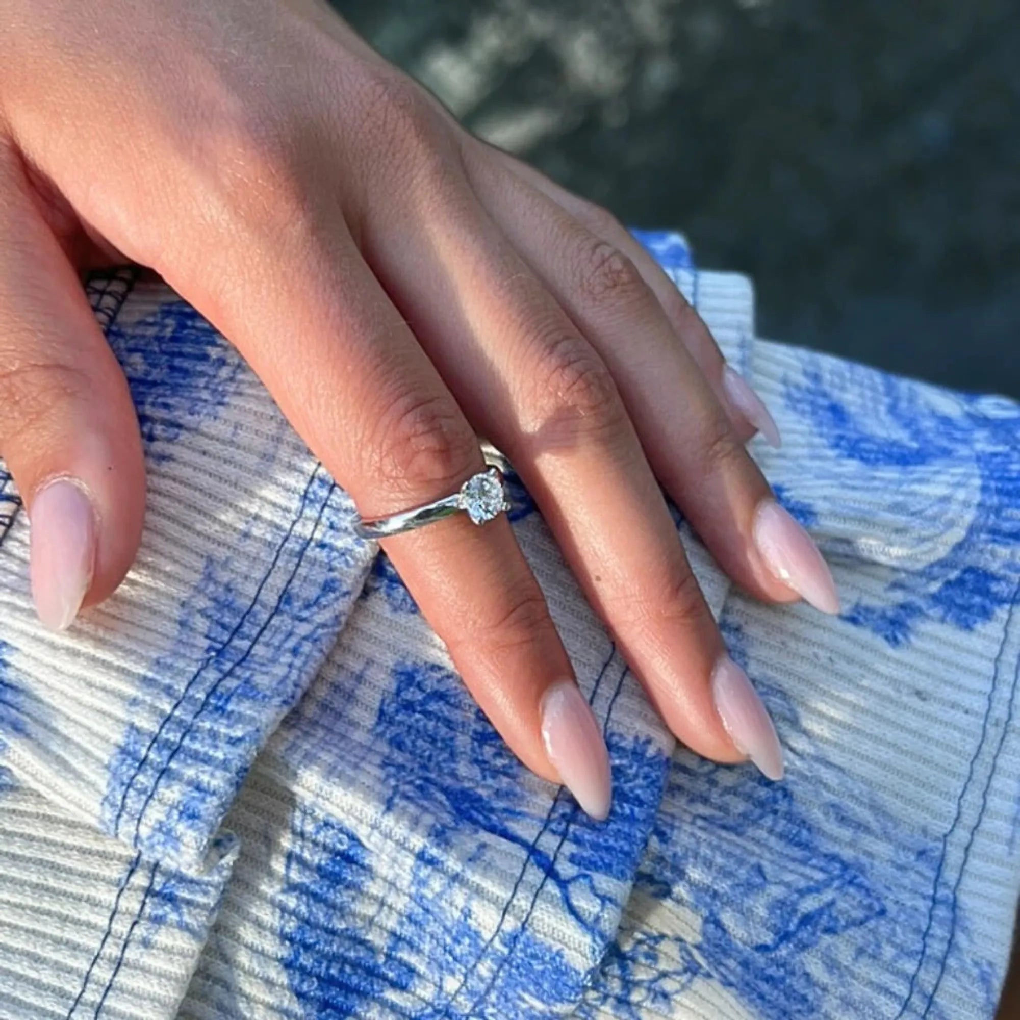 S_Glimmer_VG14K__hand_3