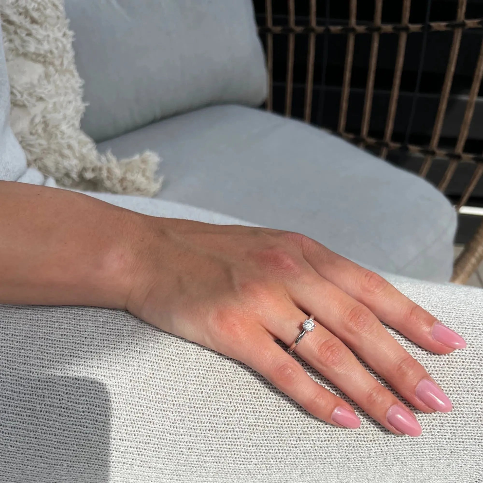 S_Glow_Pt950__hand_4