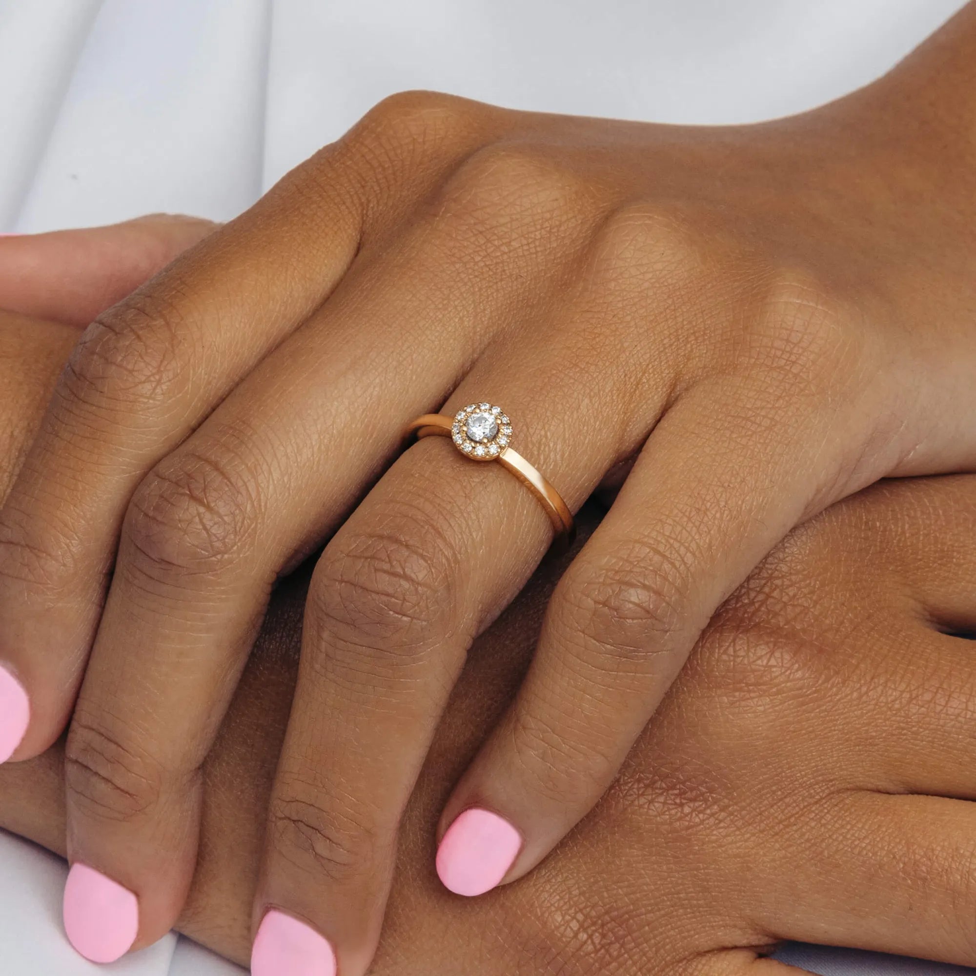 S_Love03_GU18K__hand_3