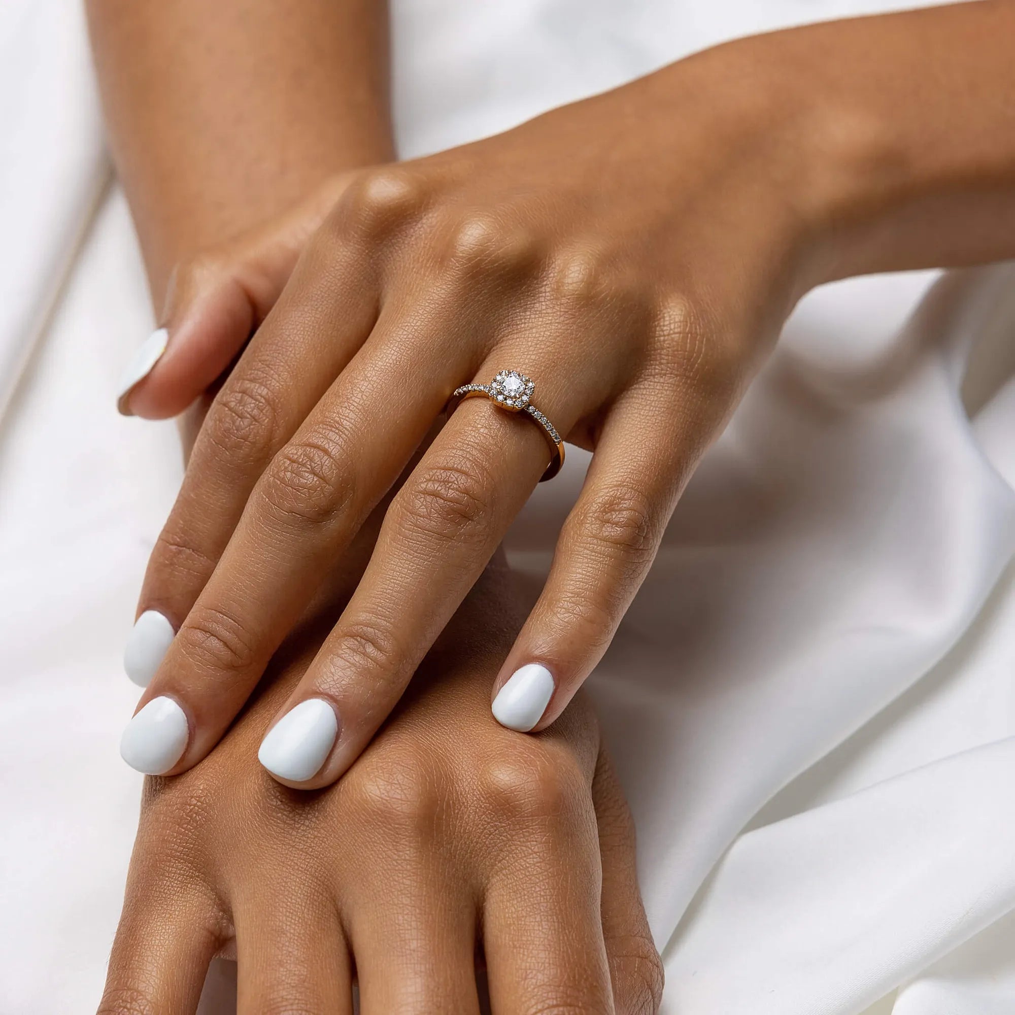 S_Love05_GU18K__hand_3