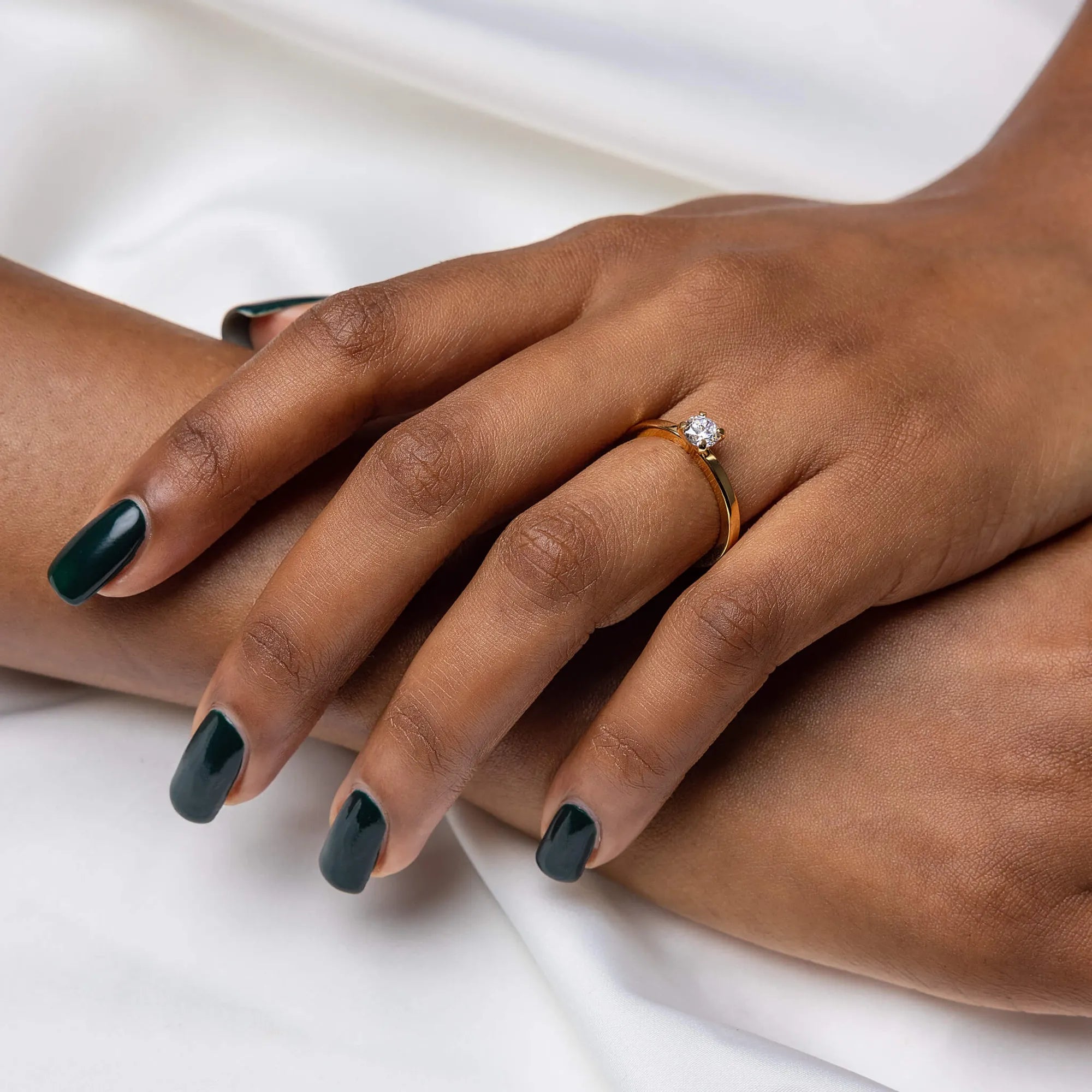 S_Love10_GU14K__hand_3