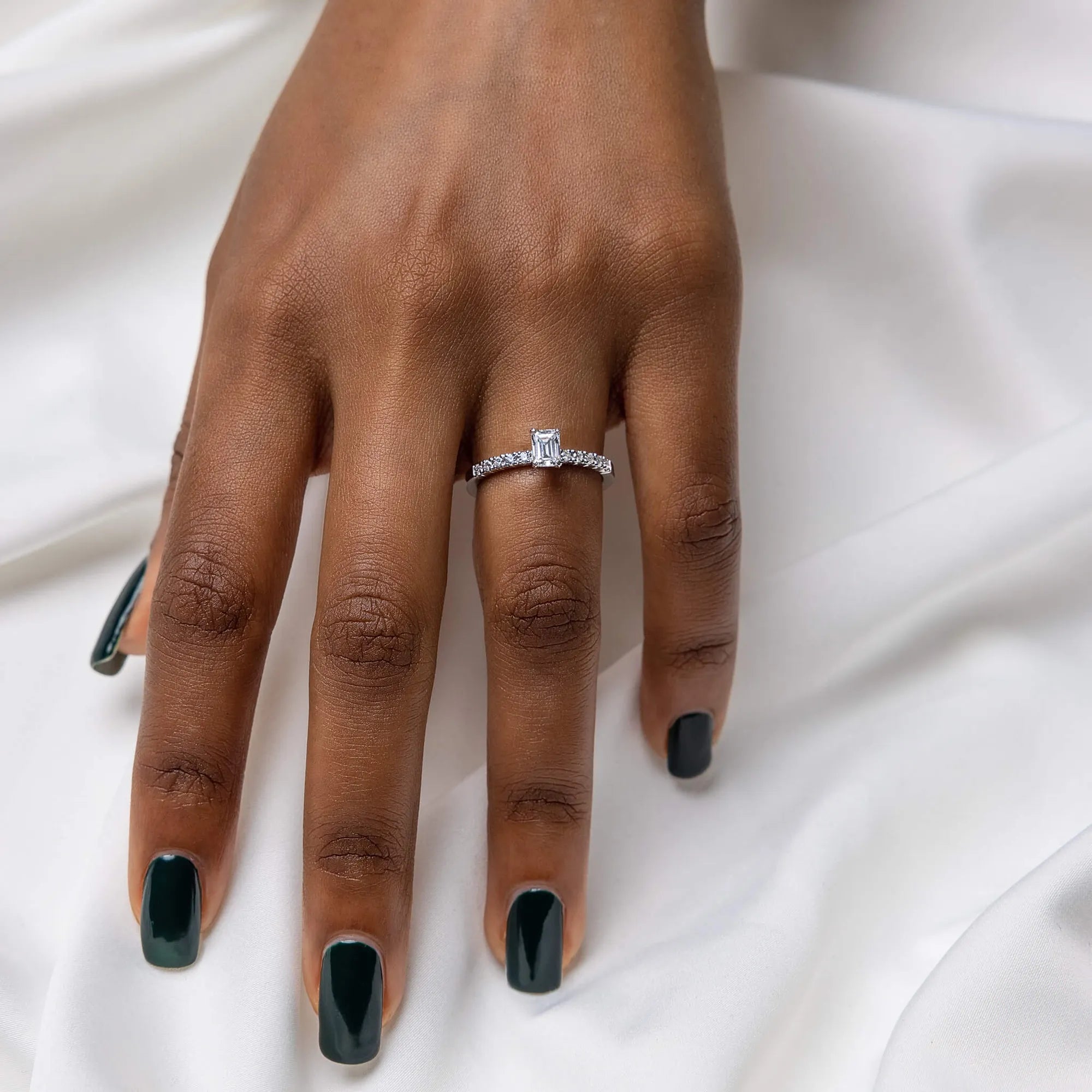 S_Love12_VG18K__hand_4