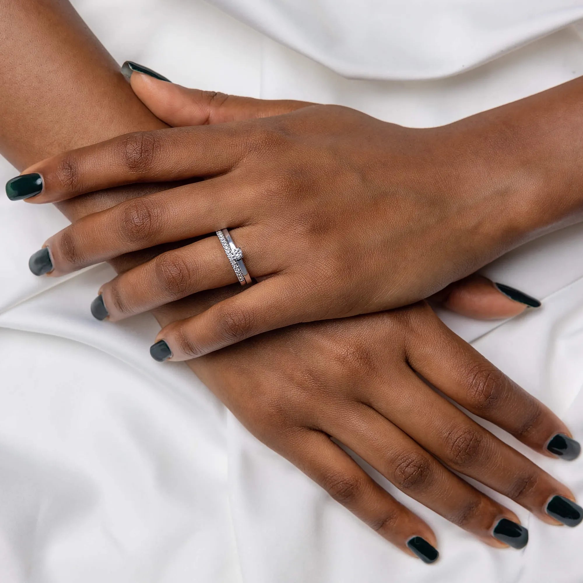 S_Love13_VG14K__hand_4