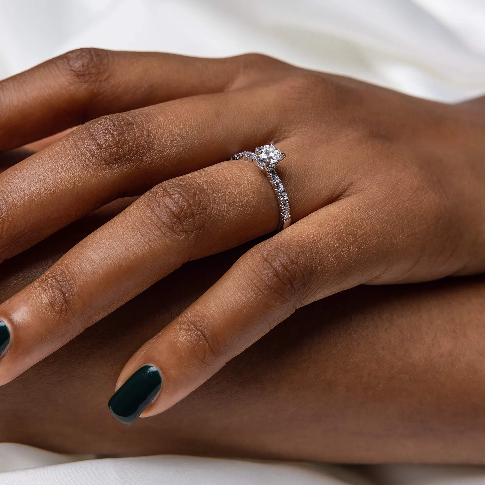 S_Love14_VG14K__hand_3