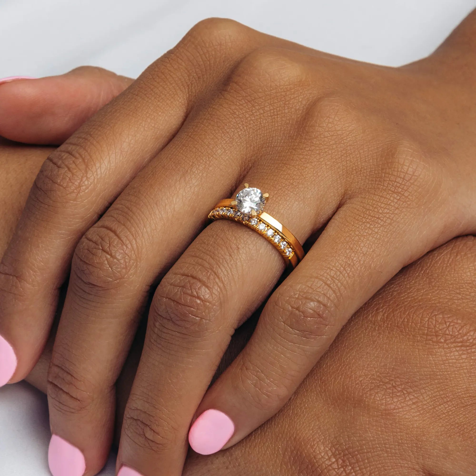 S_Love17_GU14K__hand_4