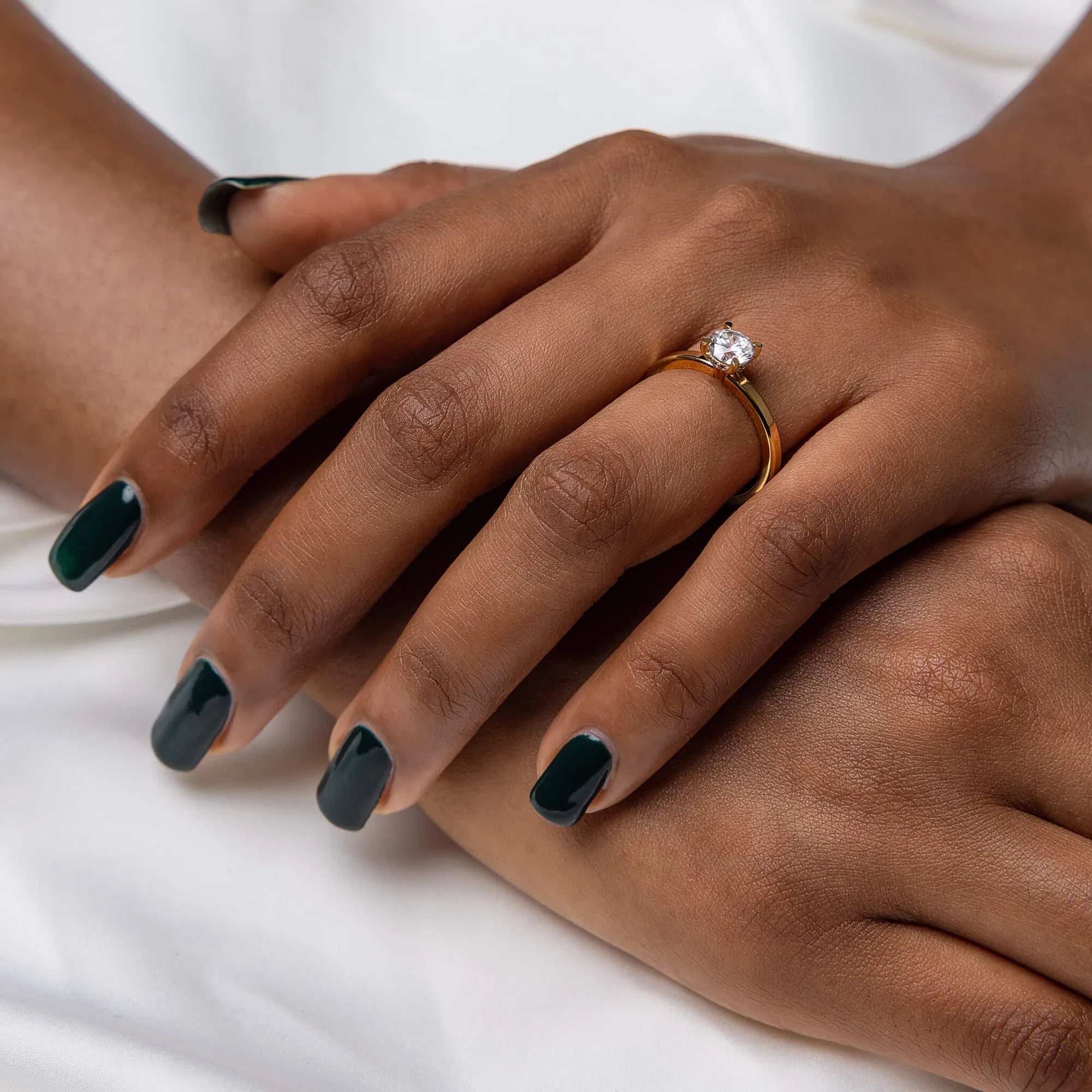 S_Love17_GU18K__hand_3