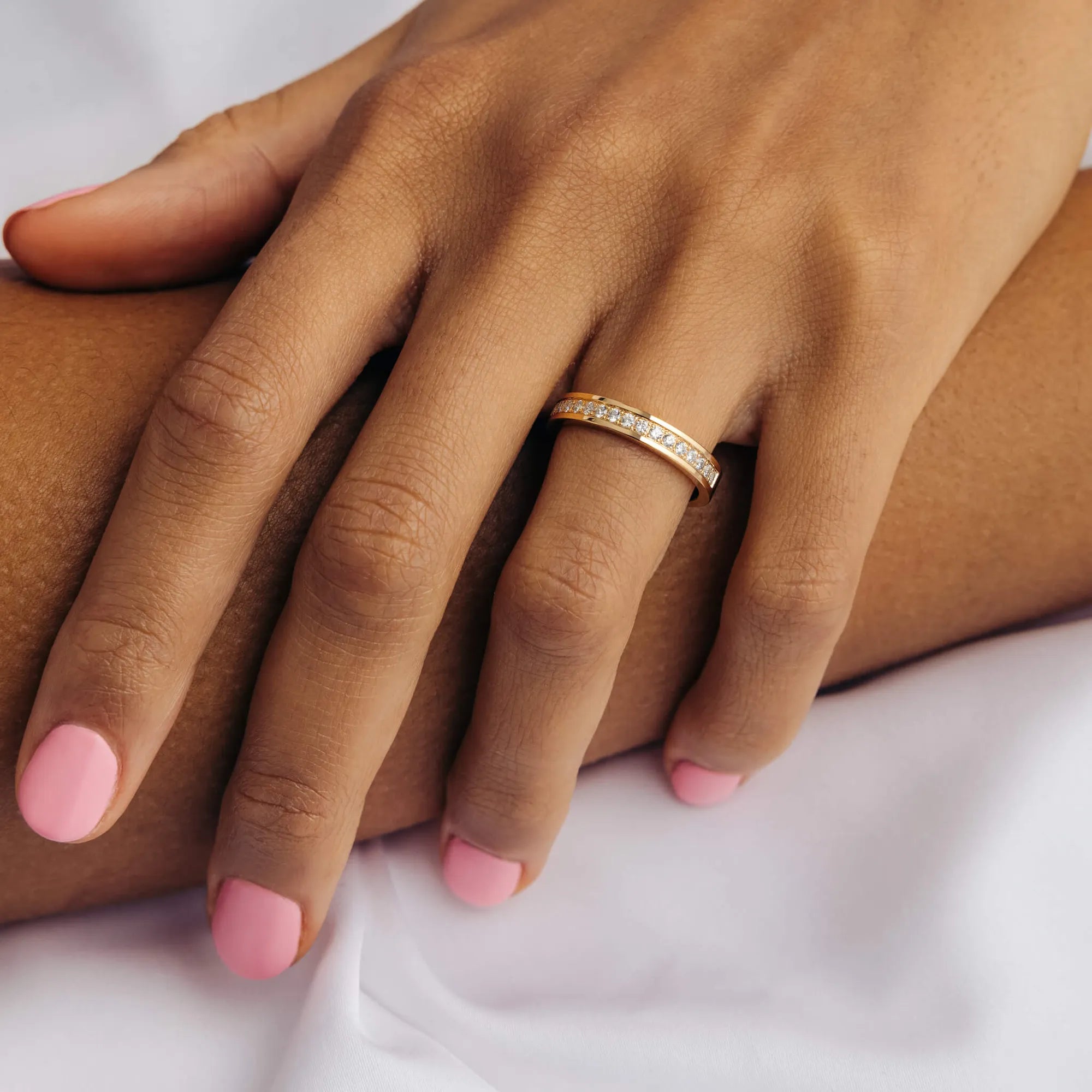 S_SR2039_GU18K__hand_3