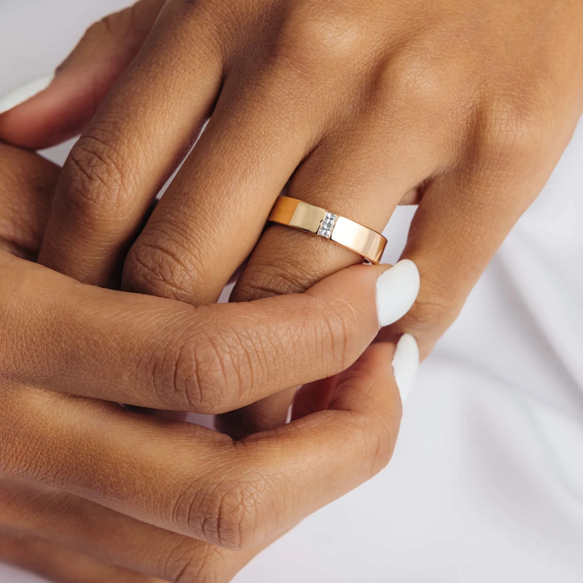 S_Tindra_RG14K__hand_2