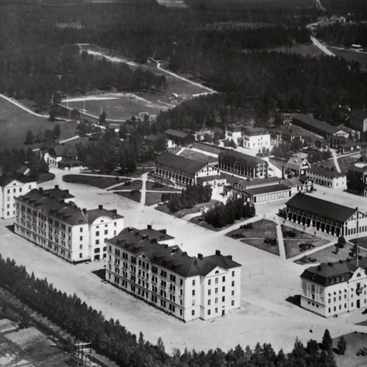 Historisk bild från Östersund 1944 vid Bror Schalins butiksöppning i Jämtland, Sverige