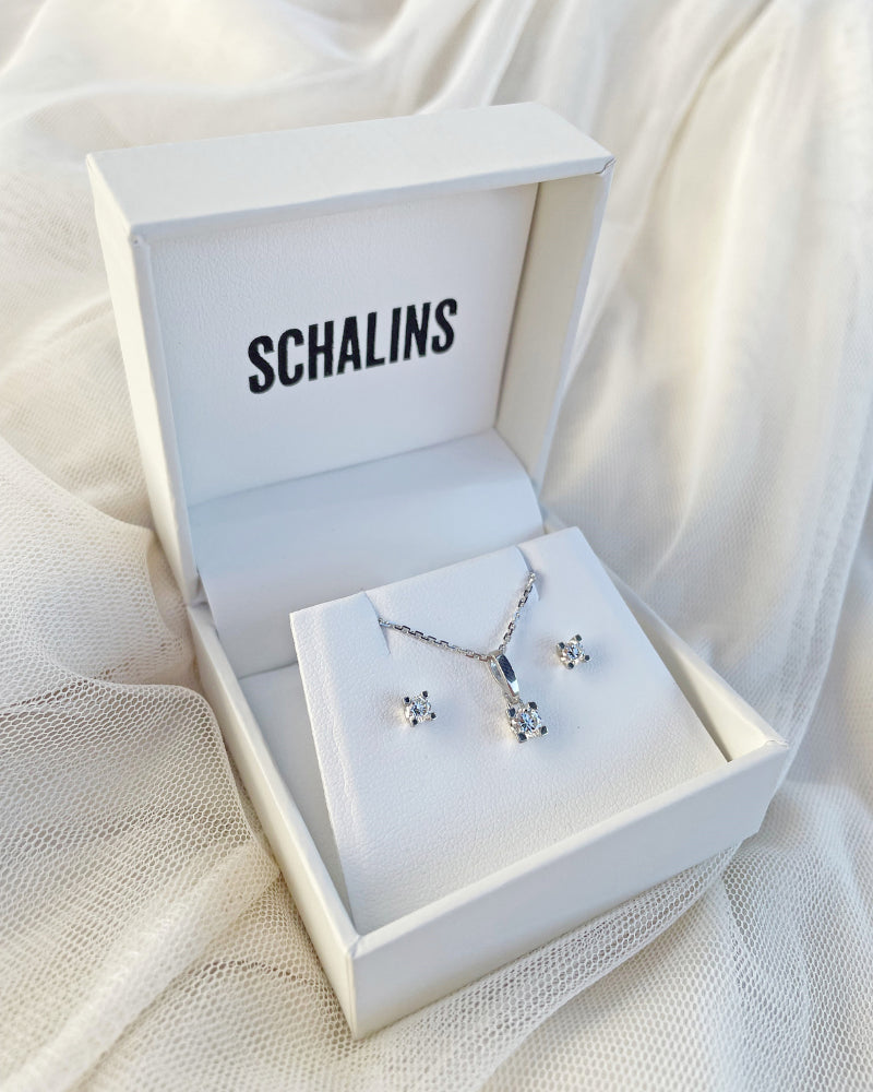 Diamanthalsband och örhängen i ask från Schalins, elegant smyckesset som gåva till konfirmation, födelsedag eller speciella tillfällen