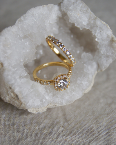 Guldsmycken: En guide till vitt, rött och gult guld