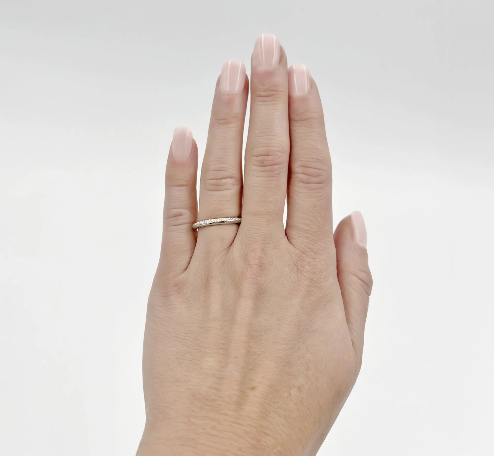 Aure 27-VG18k__hand_4