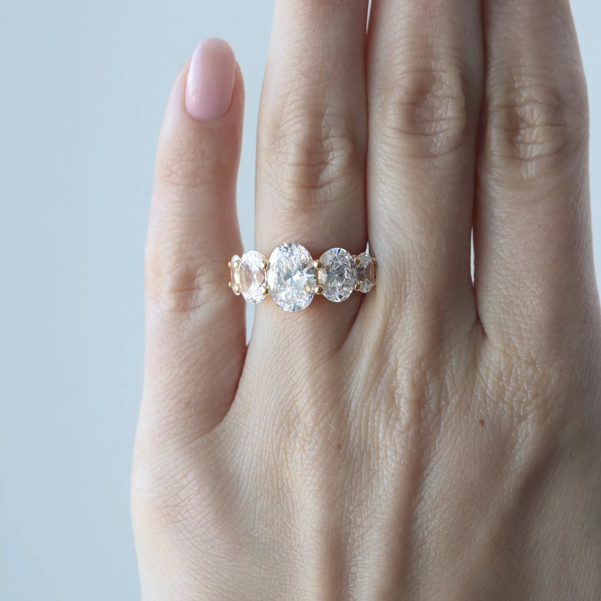 North054-RG18k__hand_1