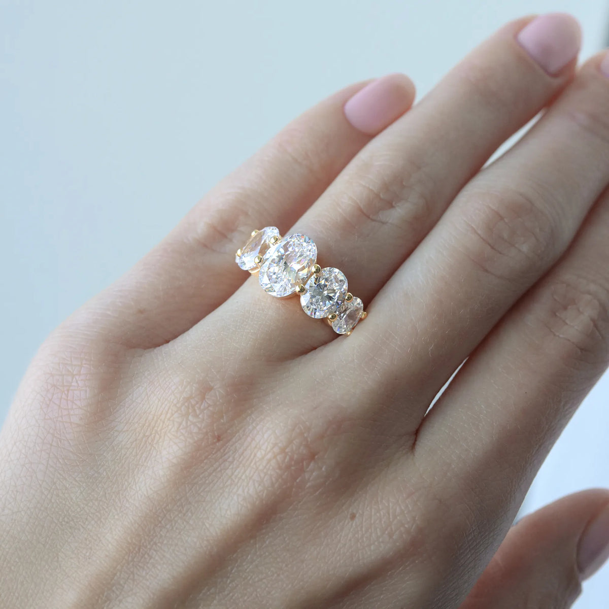 North054-RG18k__hand_2