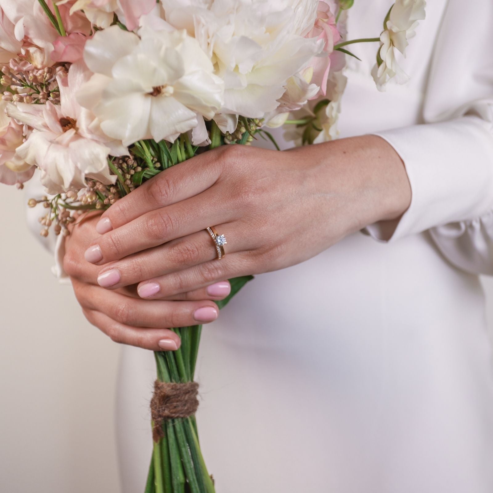 Vigselring med diamant från Schalins 