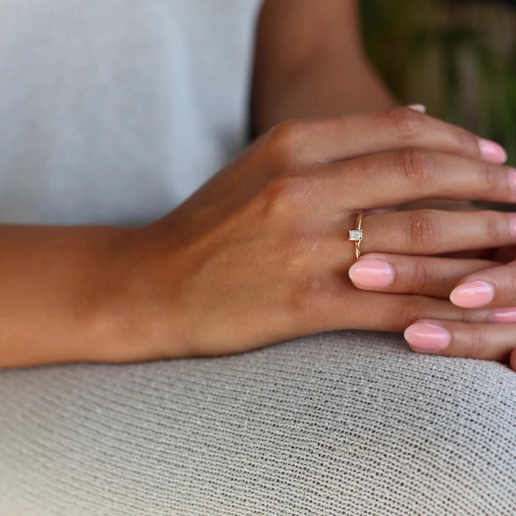 S_AURE_EMERALD_RG18K__hand_2