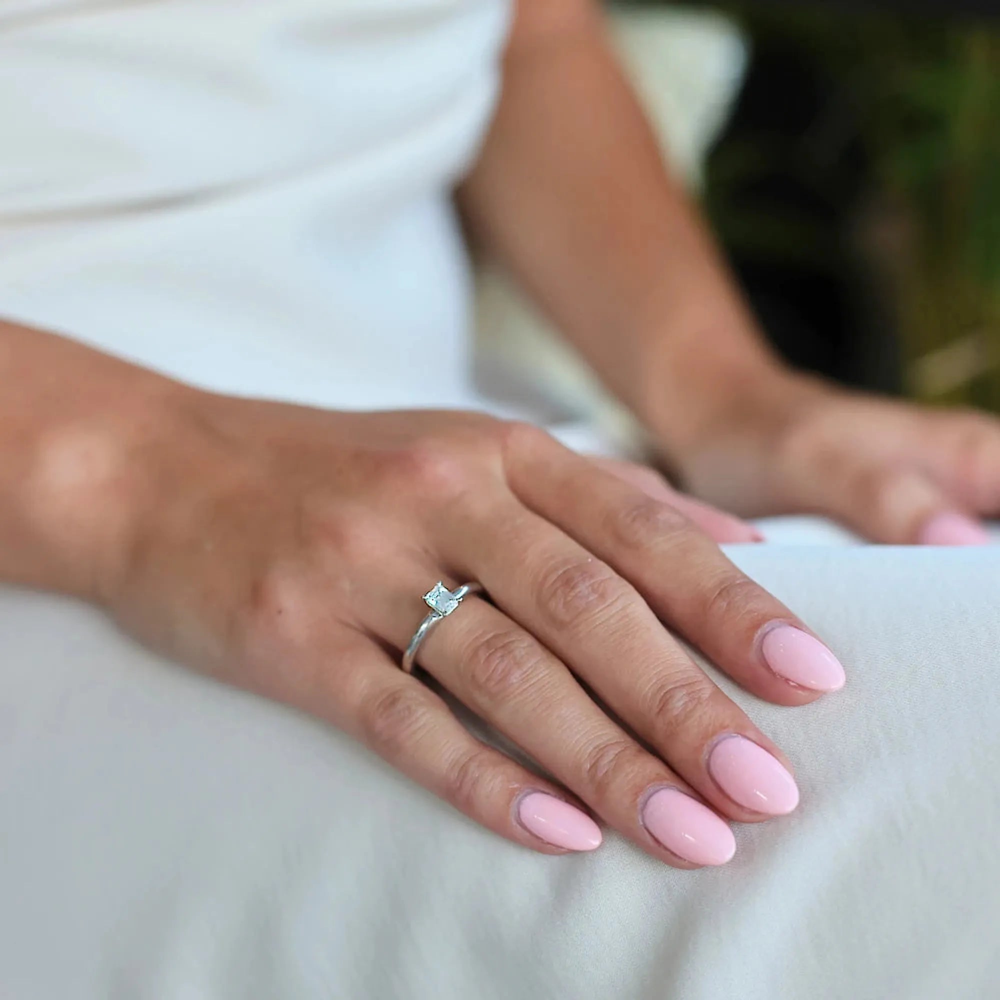 S_AURE_EMERALD_SI935__hand_2