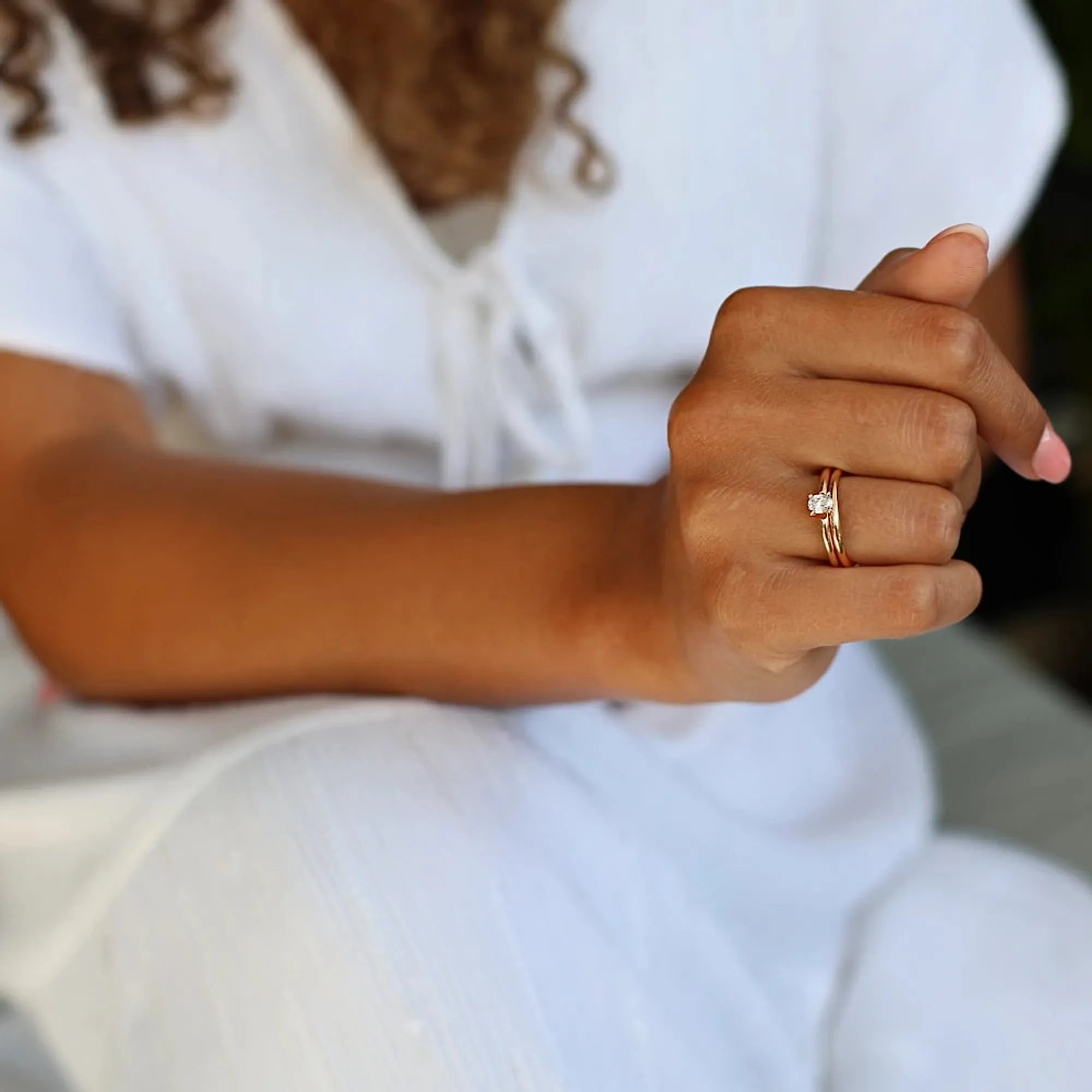 S_AURE_OVAL_RG14K__hand_2