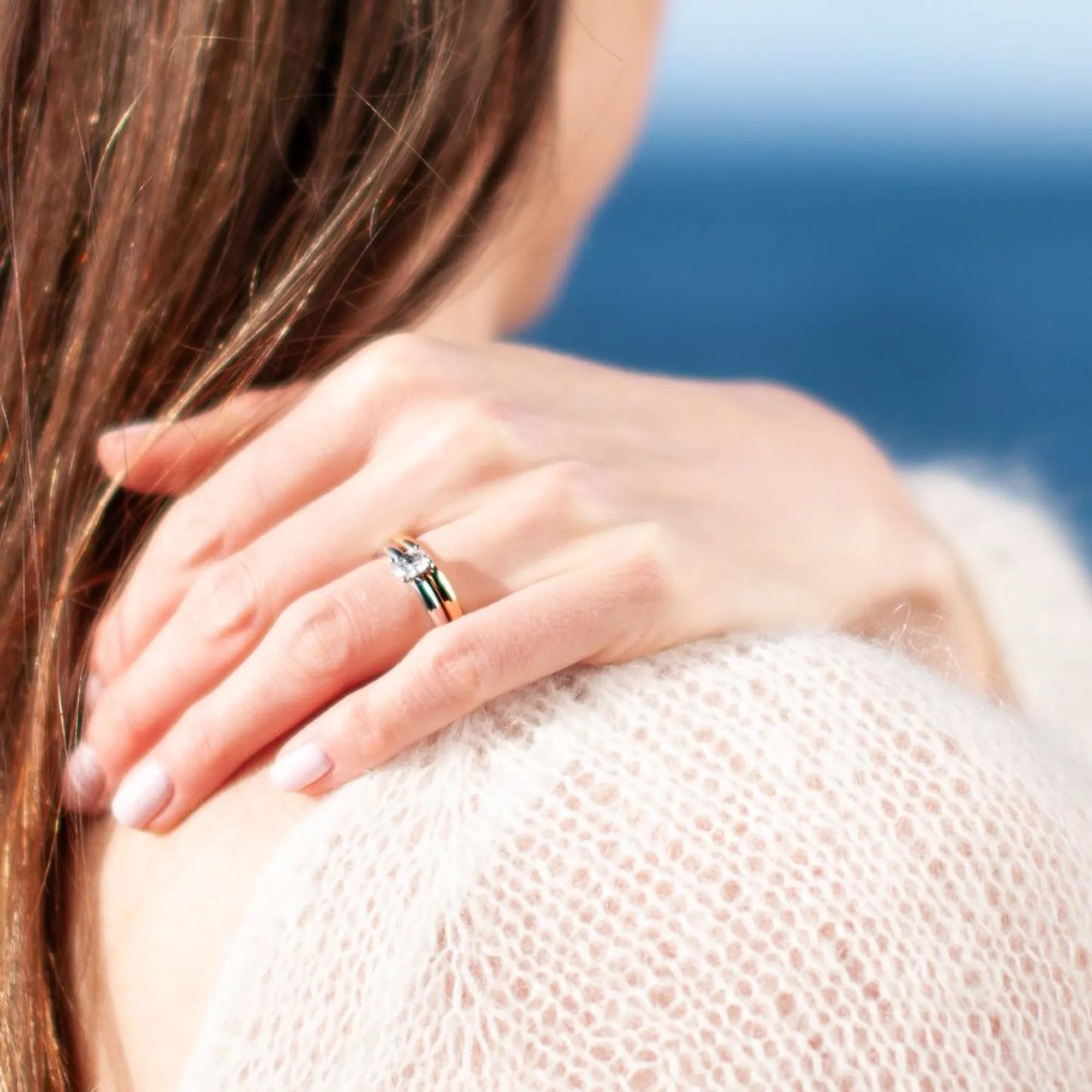 S_AURE_OVAL_SI935__hand_3