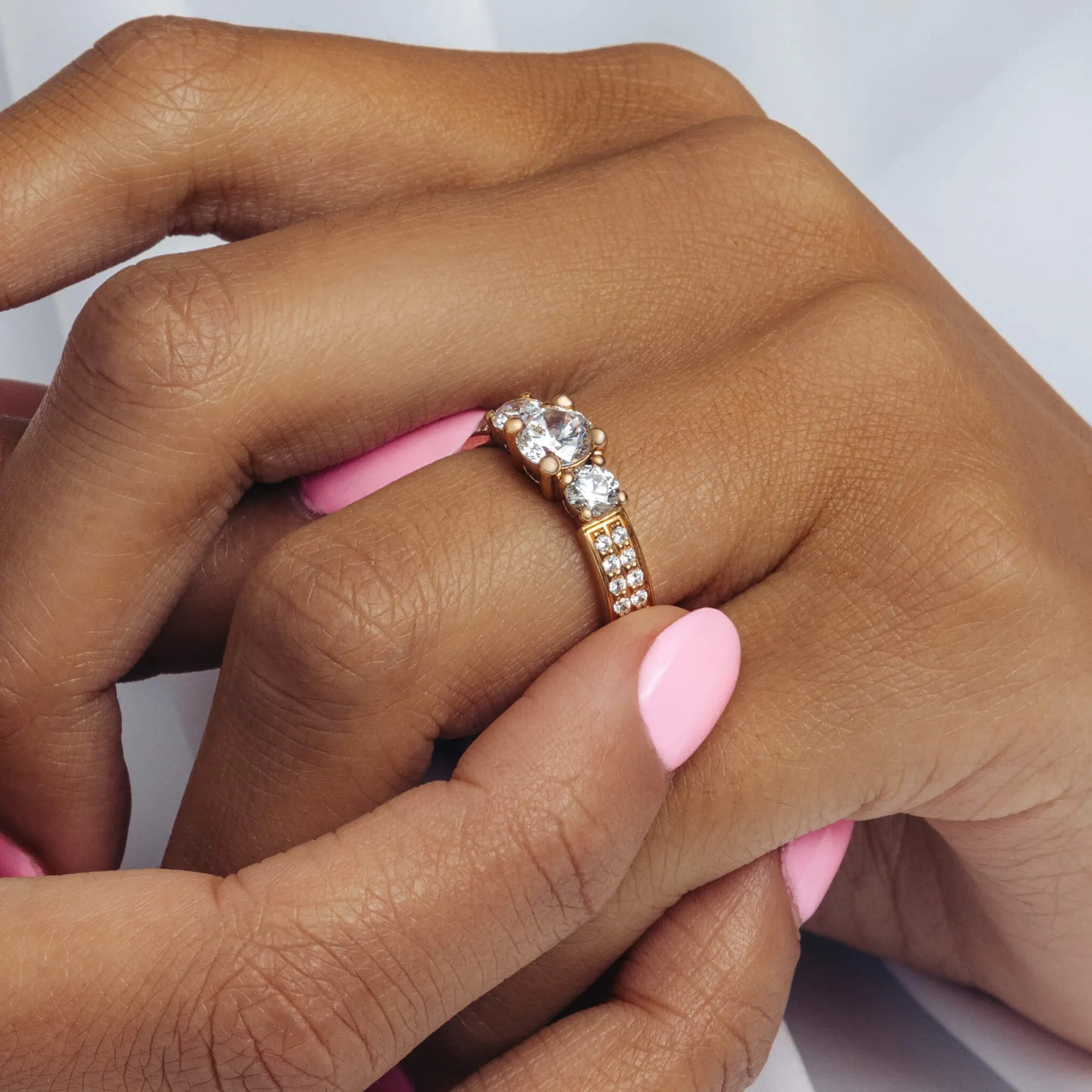 S_Carmen_RG14K__hand_2