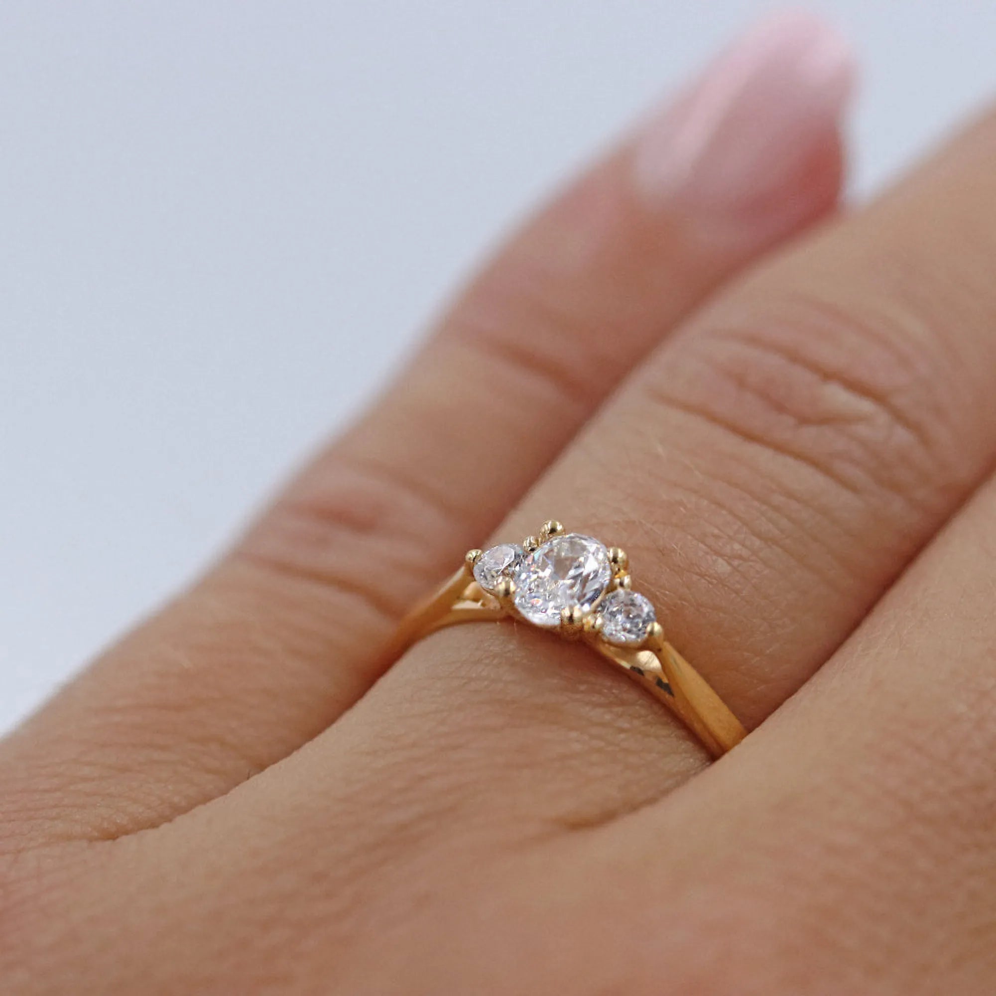 S_ETERNA_3ST_OV_RG14K__hand_2