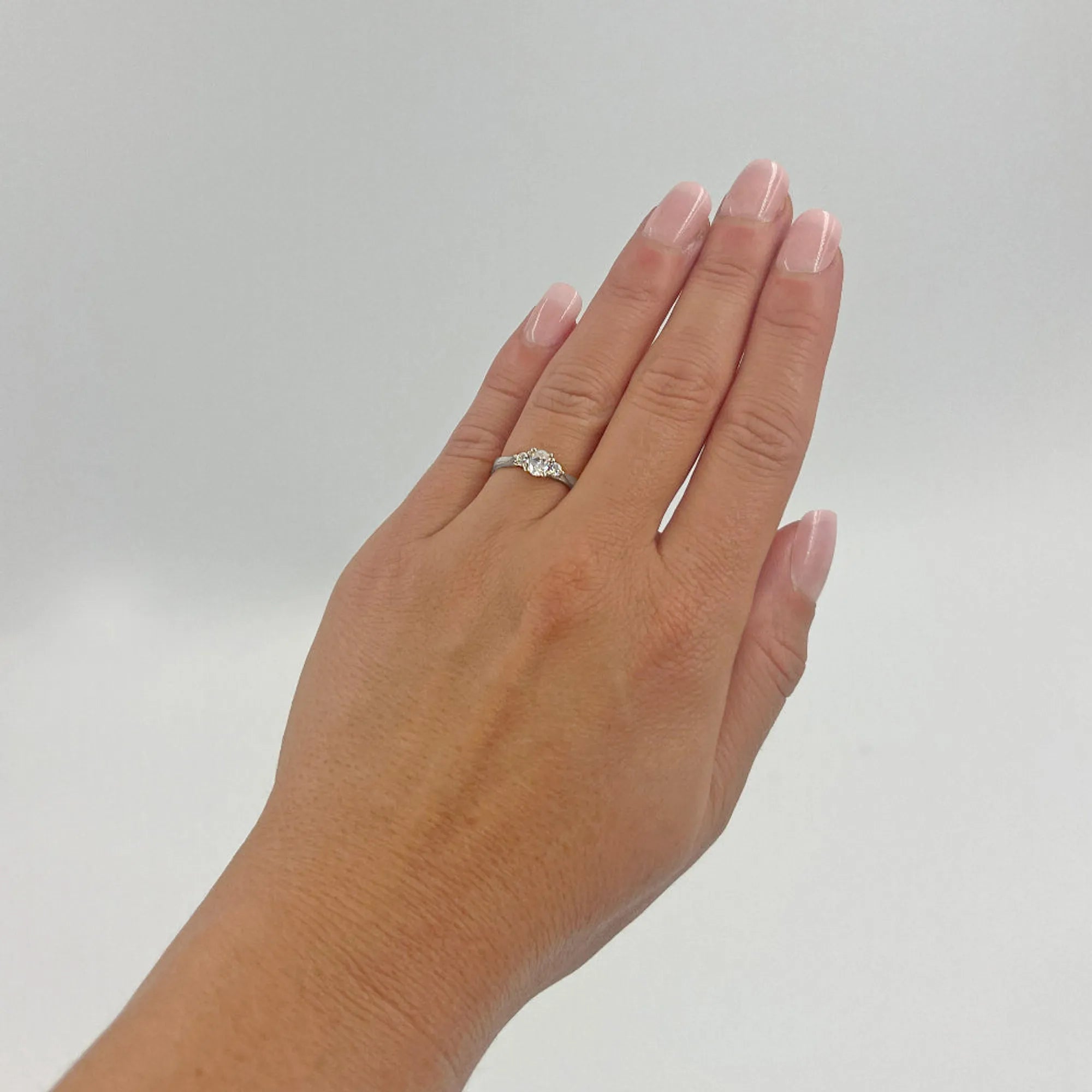 S_ETERNA_3ST_OV_VG18K__hand_2