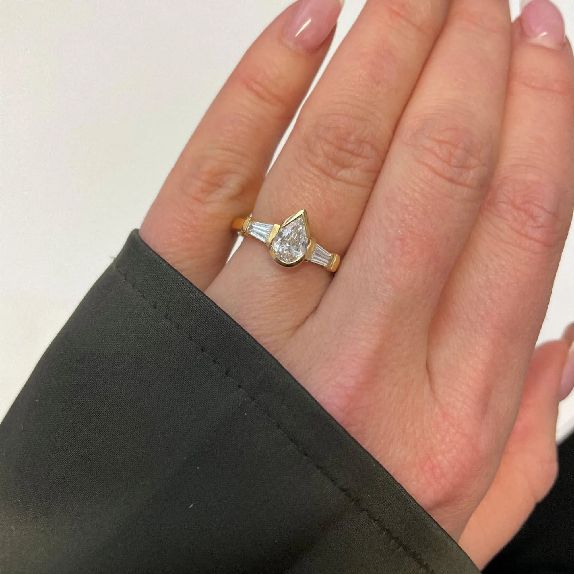 S_Eloge_RG18K__hand_2