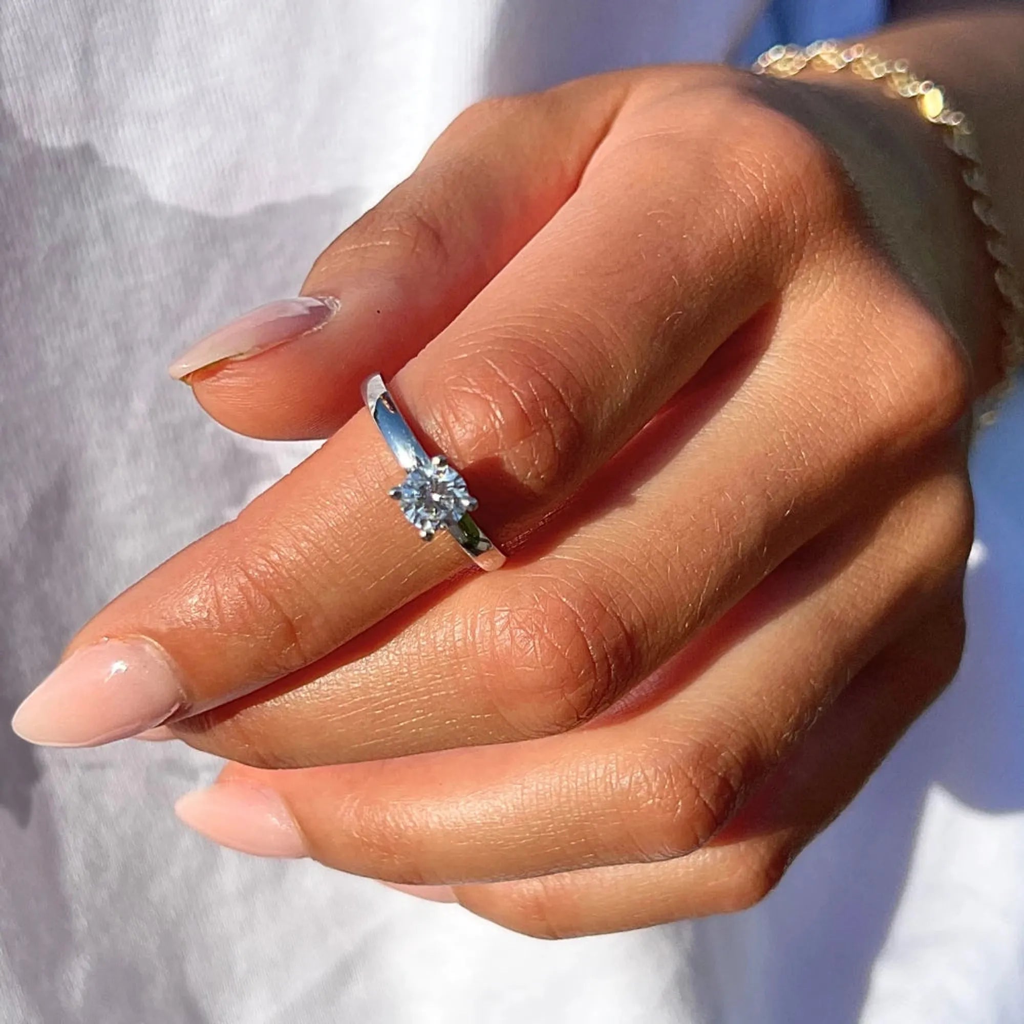 S_Glimmer_VG18K__hand_4