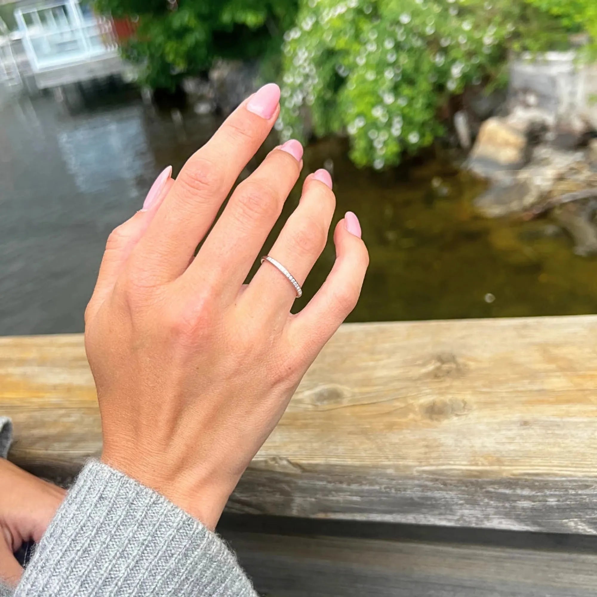 S_Glint A03_Pt950__hand_2