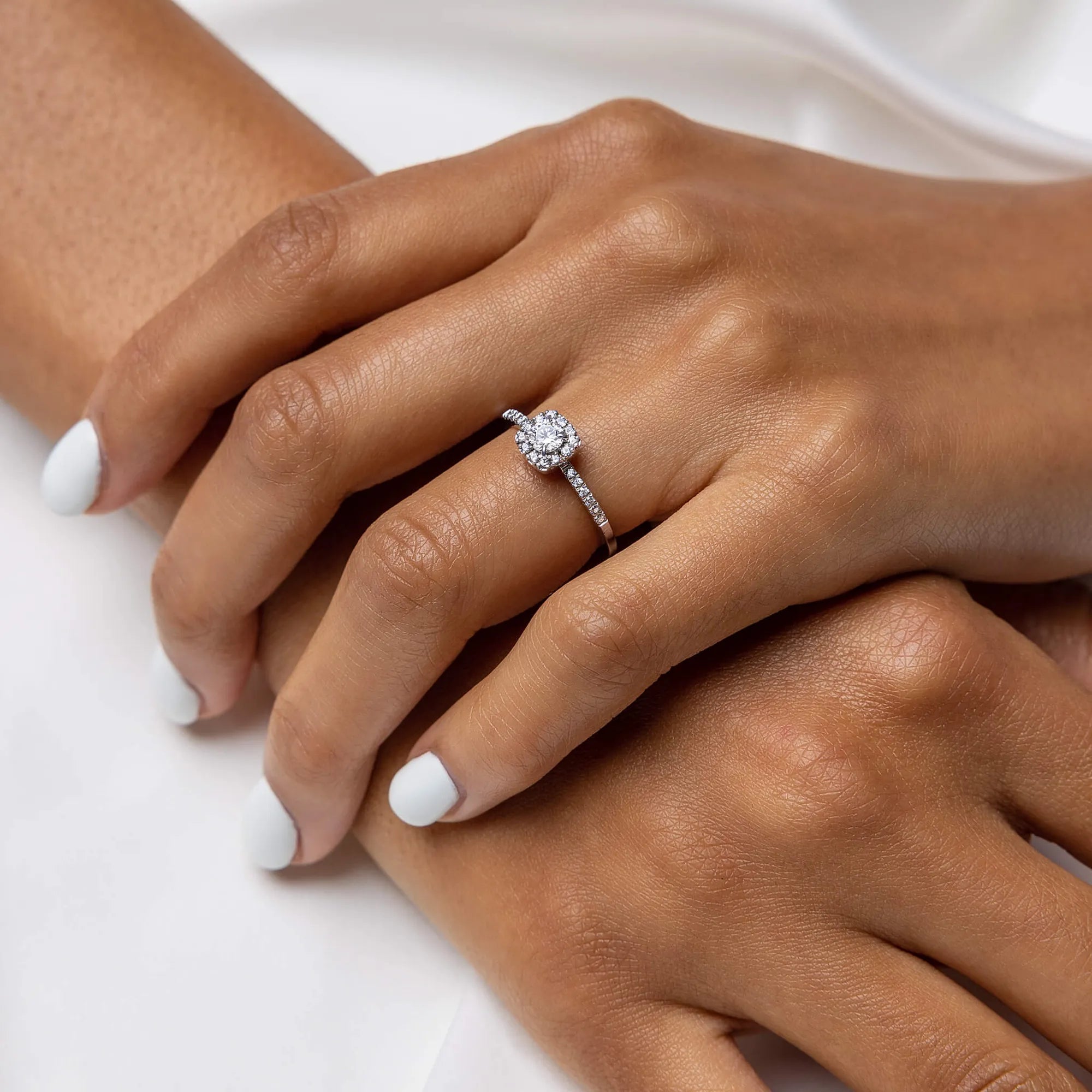 S_Love05_Pt950__hand_3