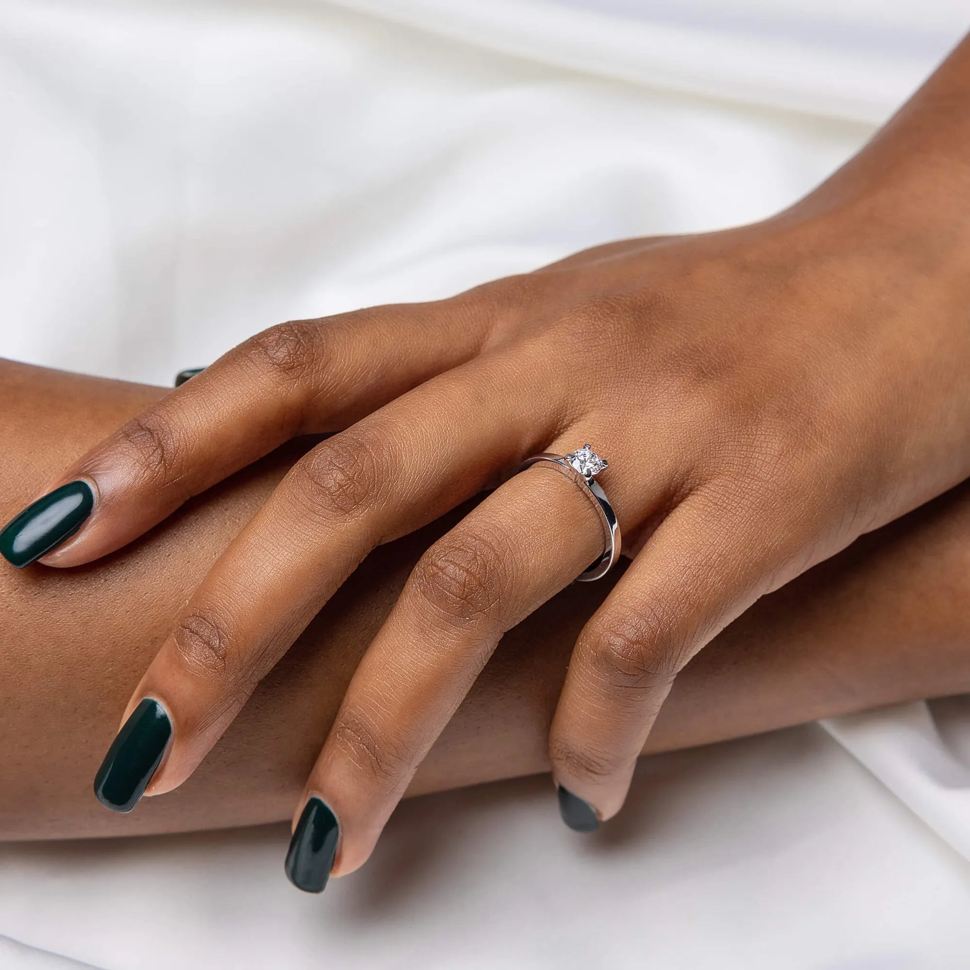 S_Love10_VG14K__hand_3