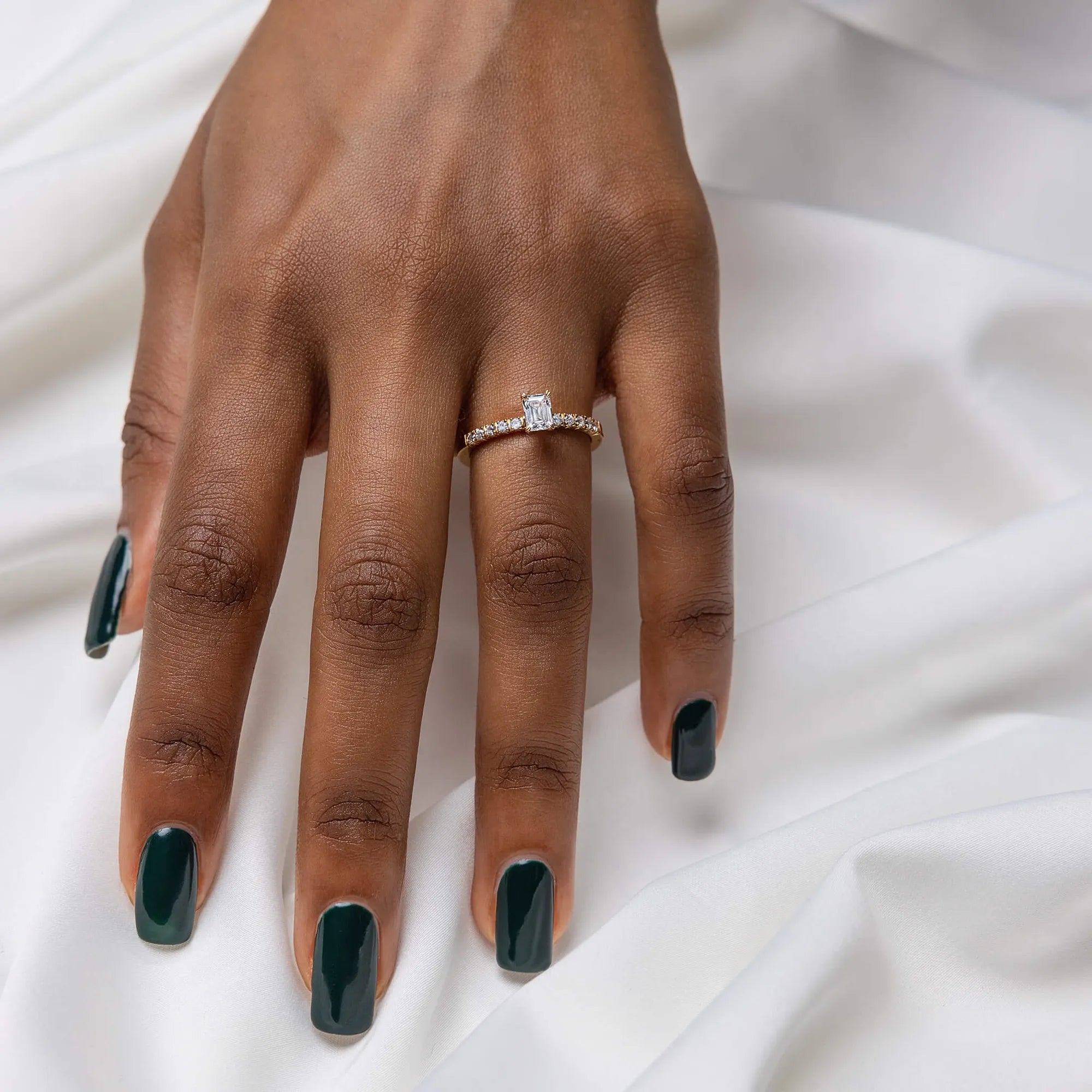 S_Love12_GU18K__hand_4