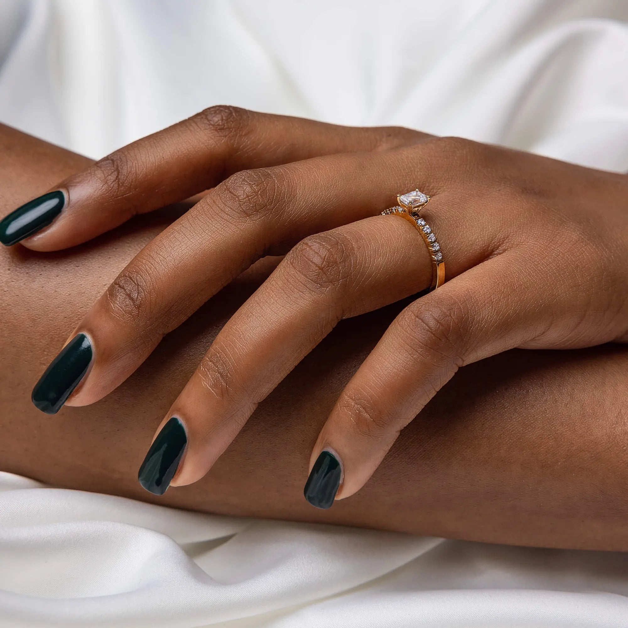 S_Love12_RG14K__hand_3