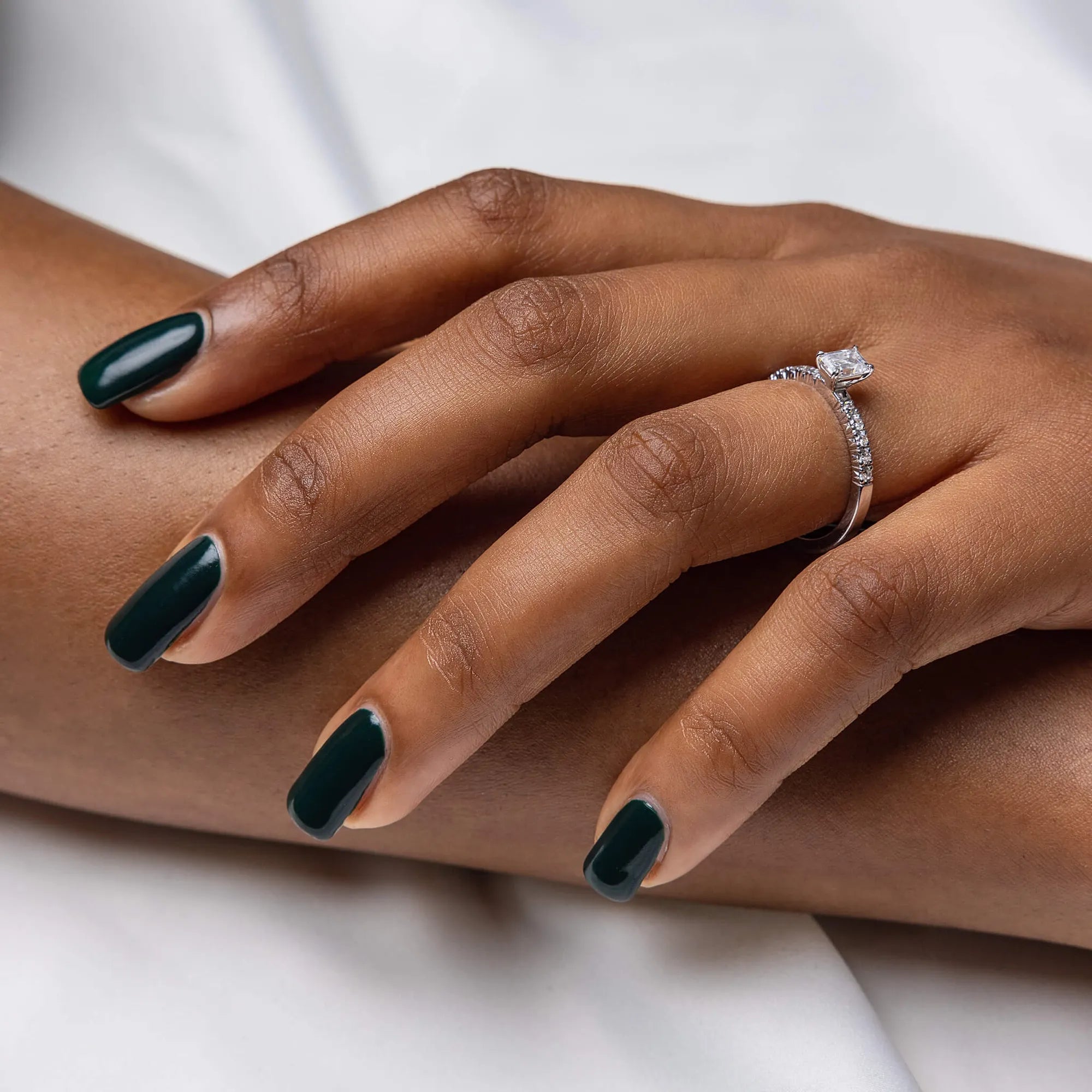 S_Love12_VG14K__hand_3