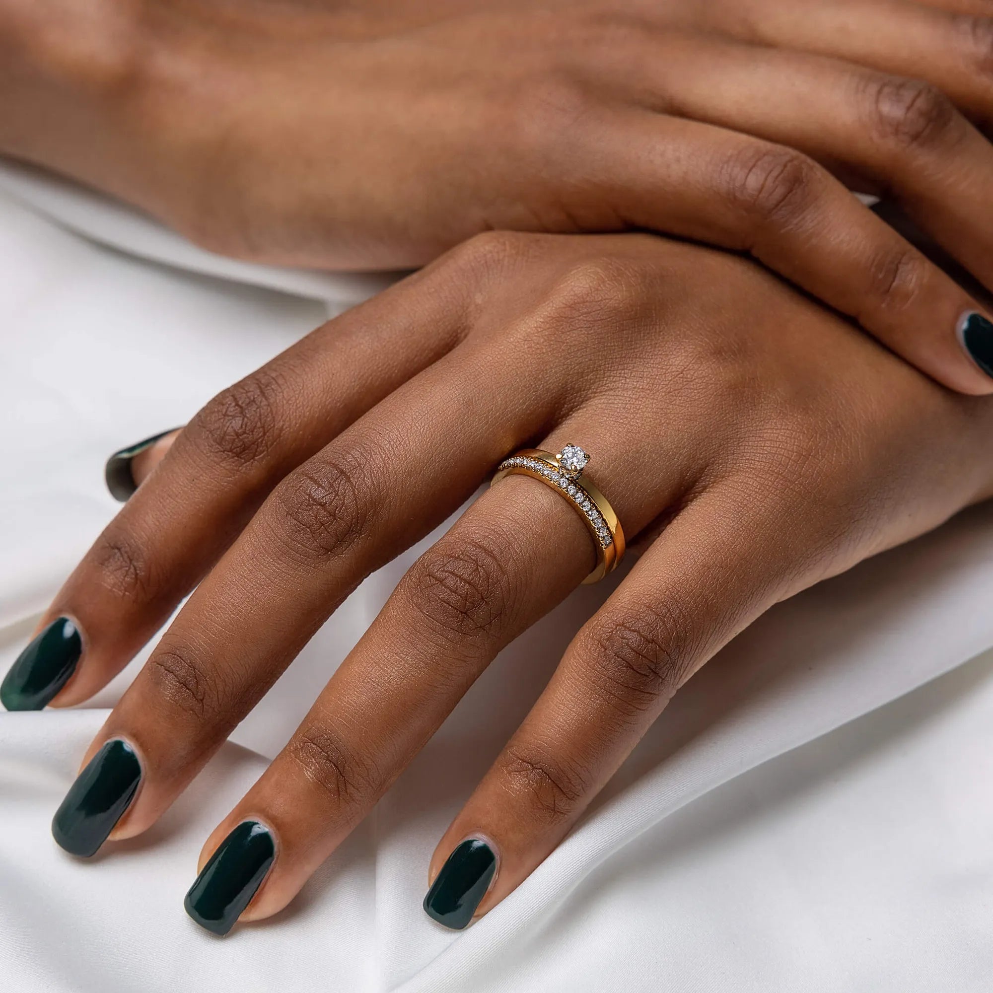 S_Love13_GU18K__hand_4