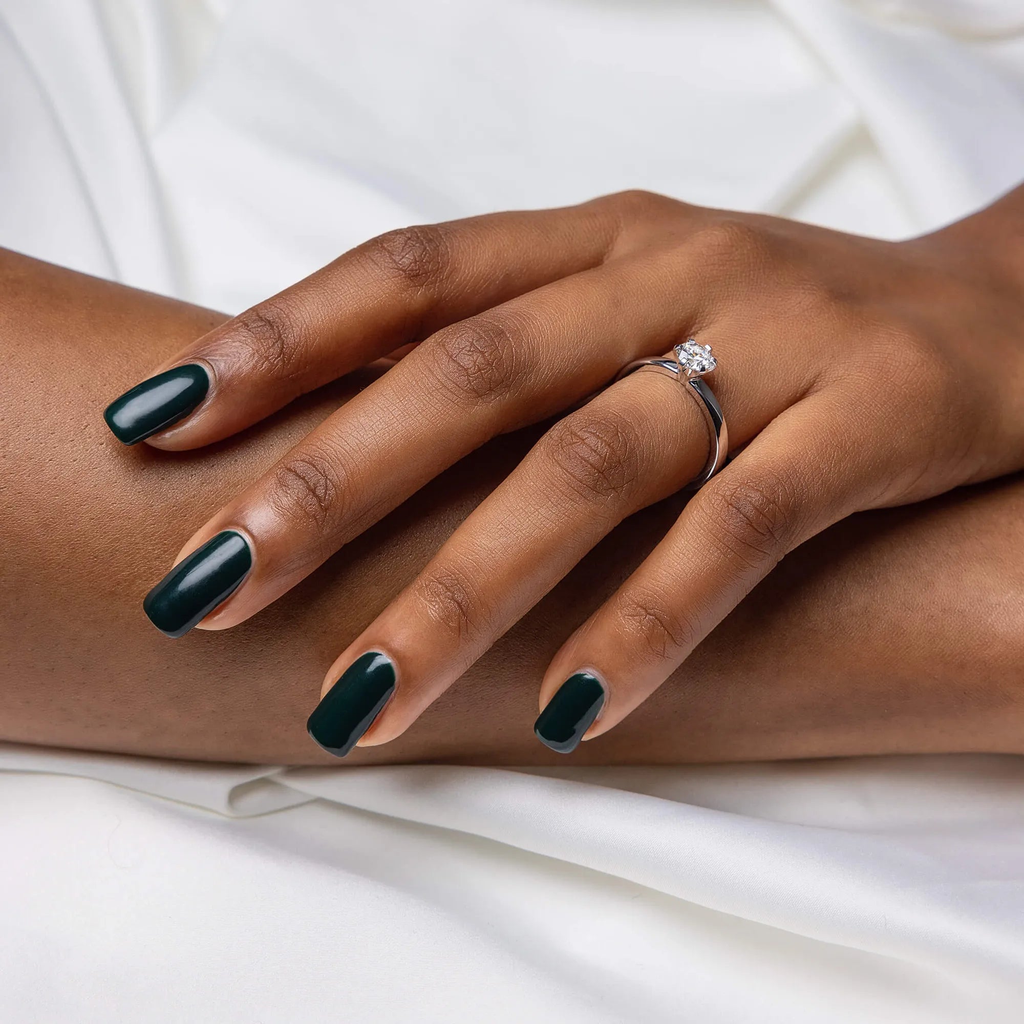 S_Love16_Pt950__hand_3